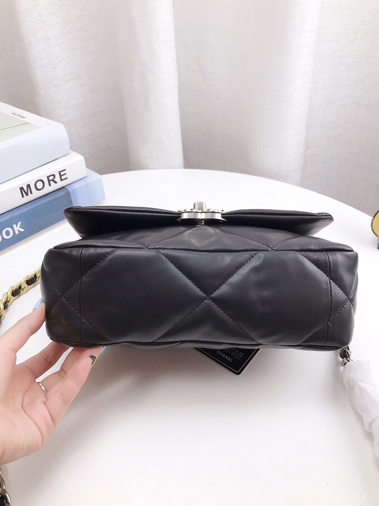 Chanel19 chain crossbody bag 25cm