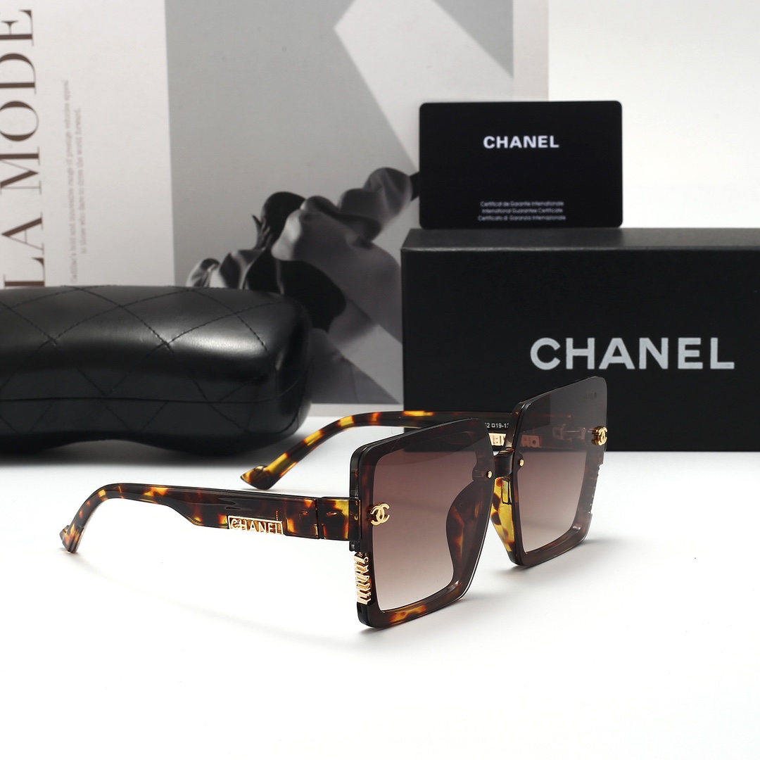 Chanel Fashionable sunglasses