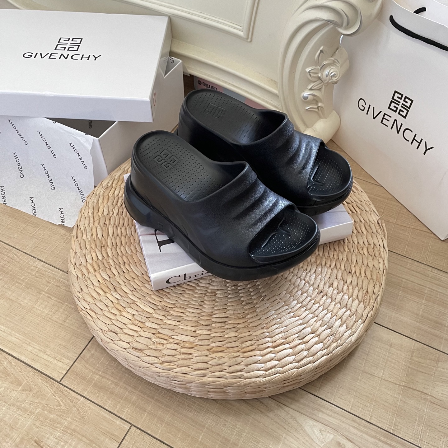 GIVENCHY Marshmallow Slides Thick-Sole Slides Wedge Heel Slides Thick-Sole