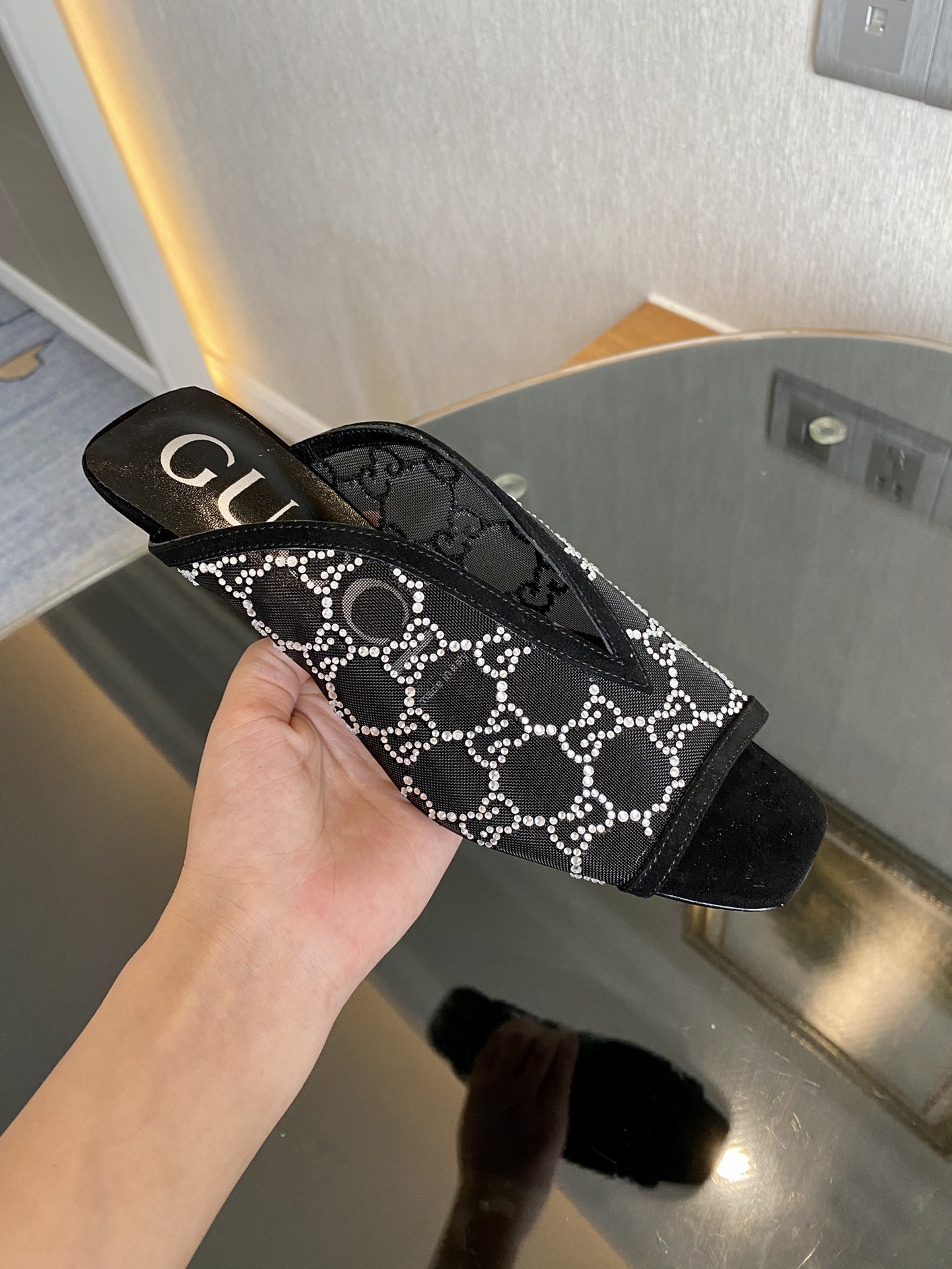 Gucci low-heeled shoes sandals