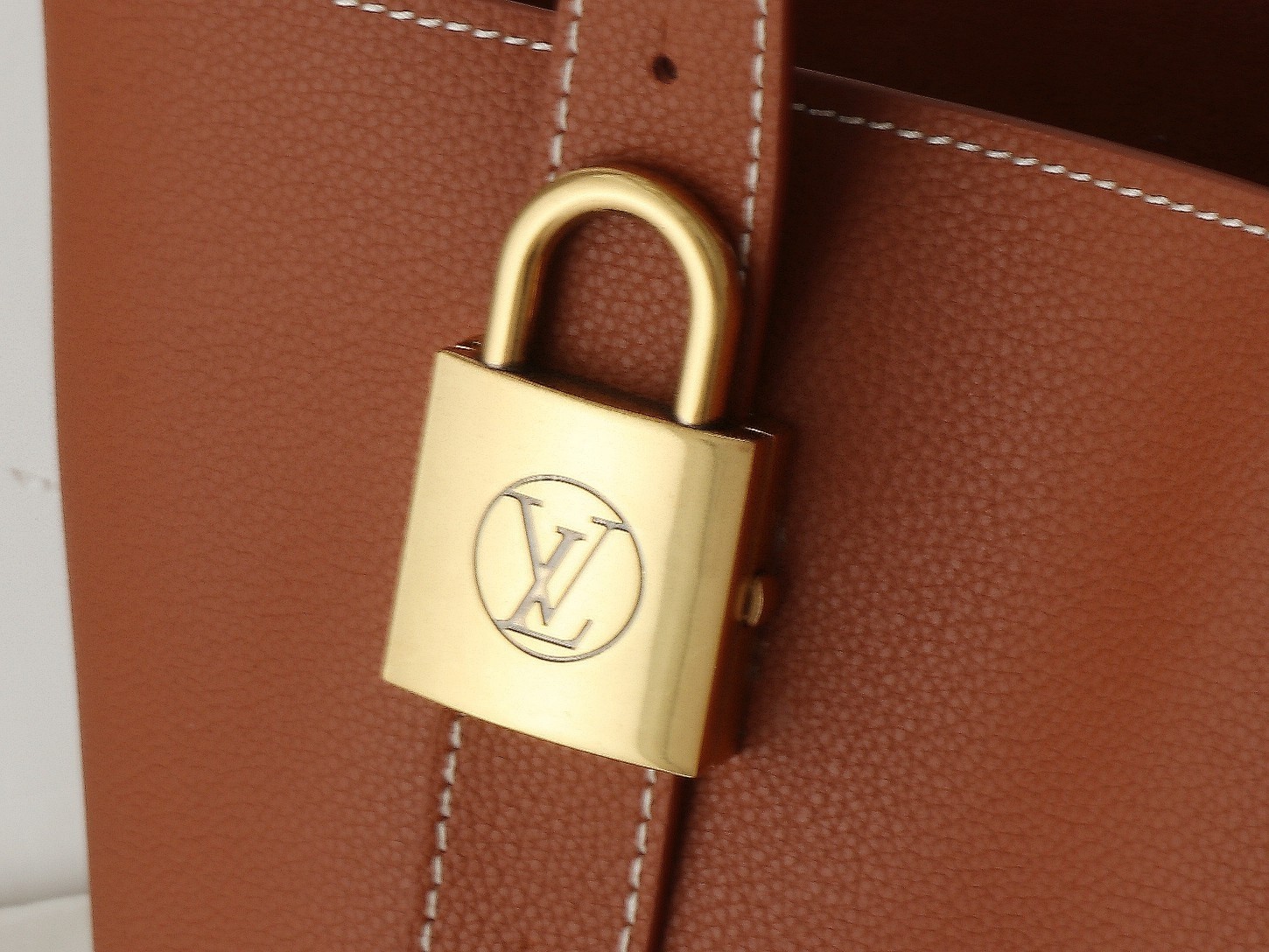 Top version high quality LV low key hobo bag