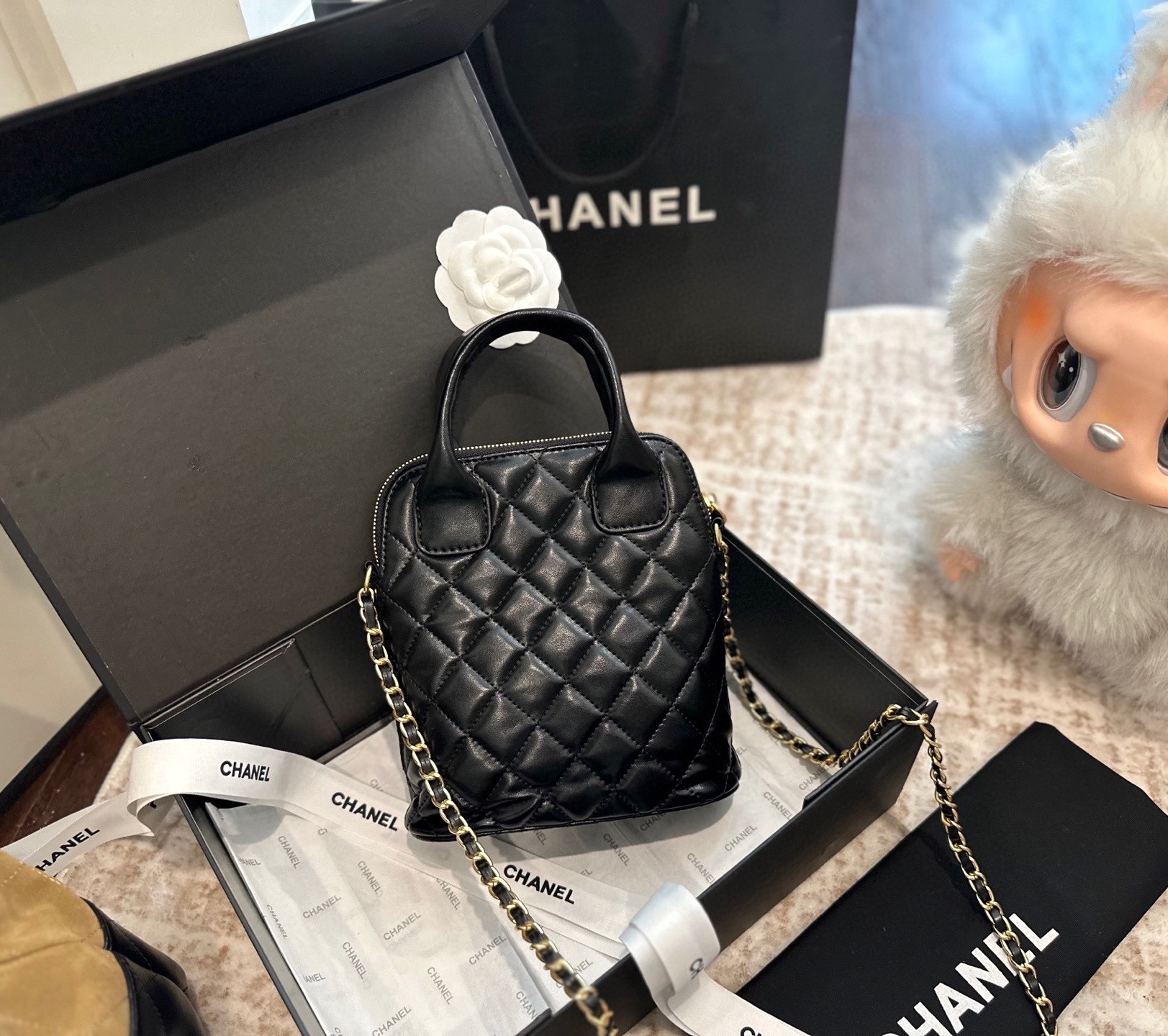 CHANEL 25a hand-held chain bag
