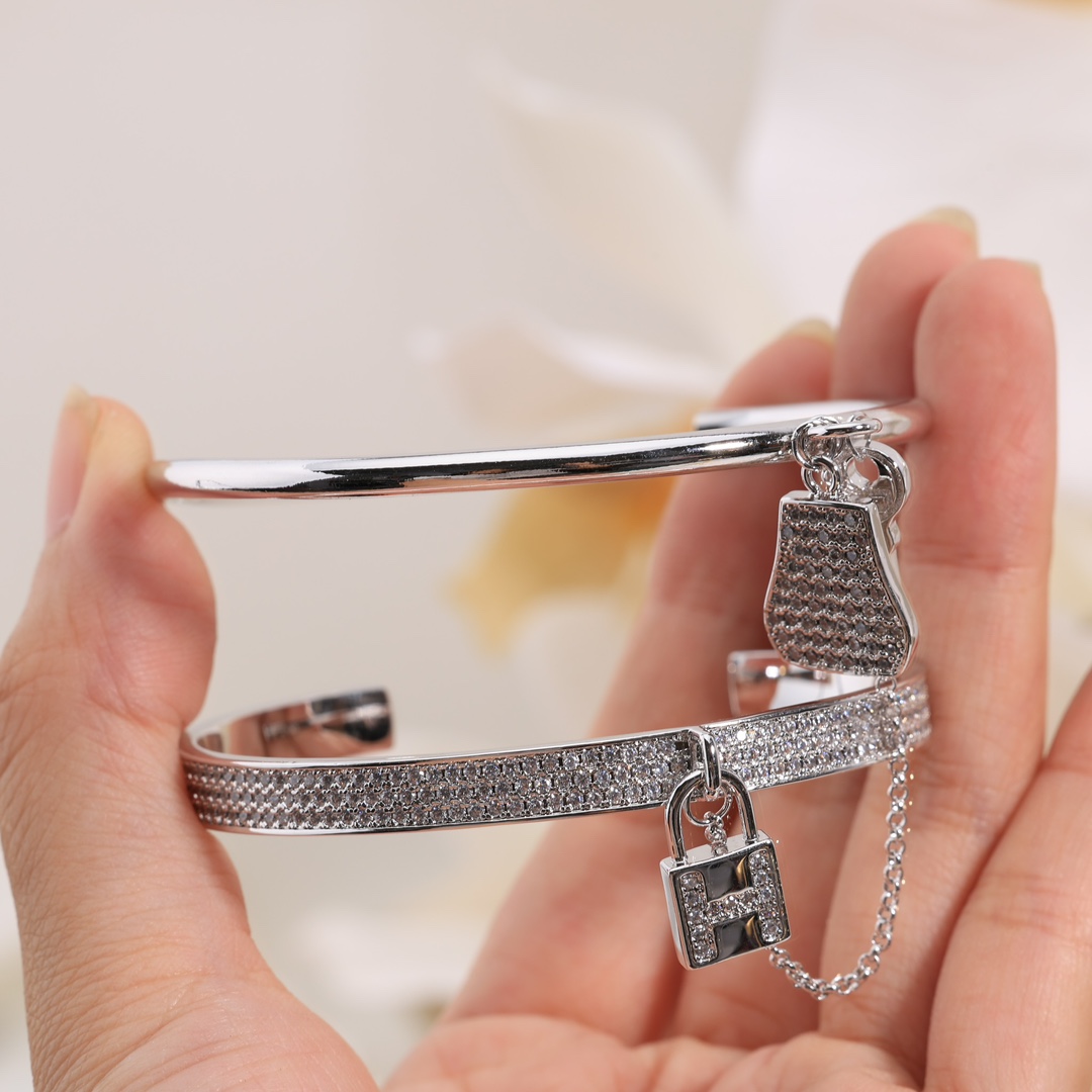Hermes H bracelet full of diamonds
