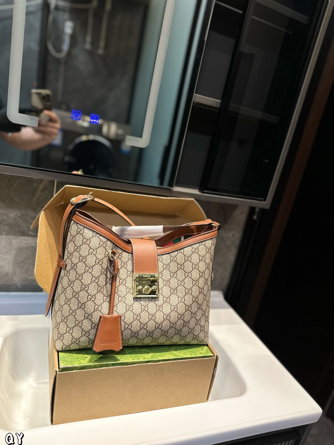 Gucci padlock classic handbag Simple and versatile