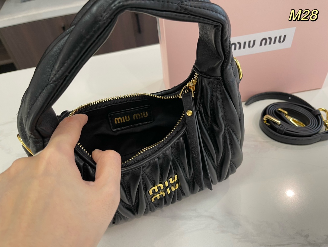 miumiu hobo Hand-held pleated bag