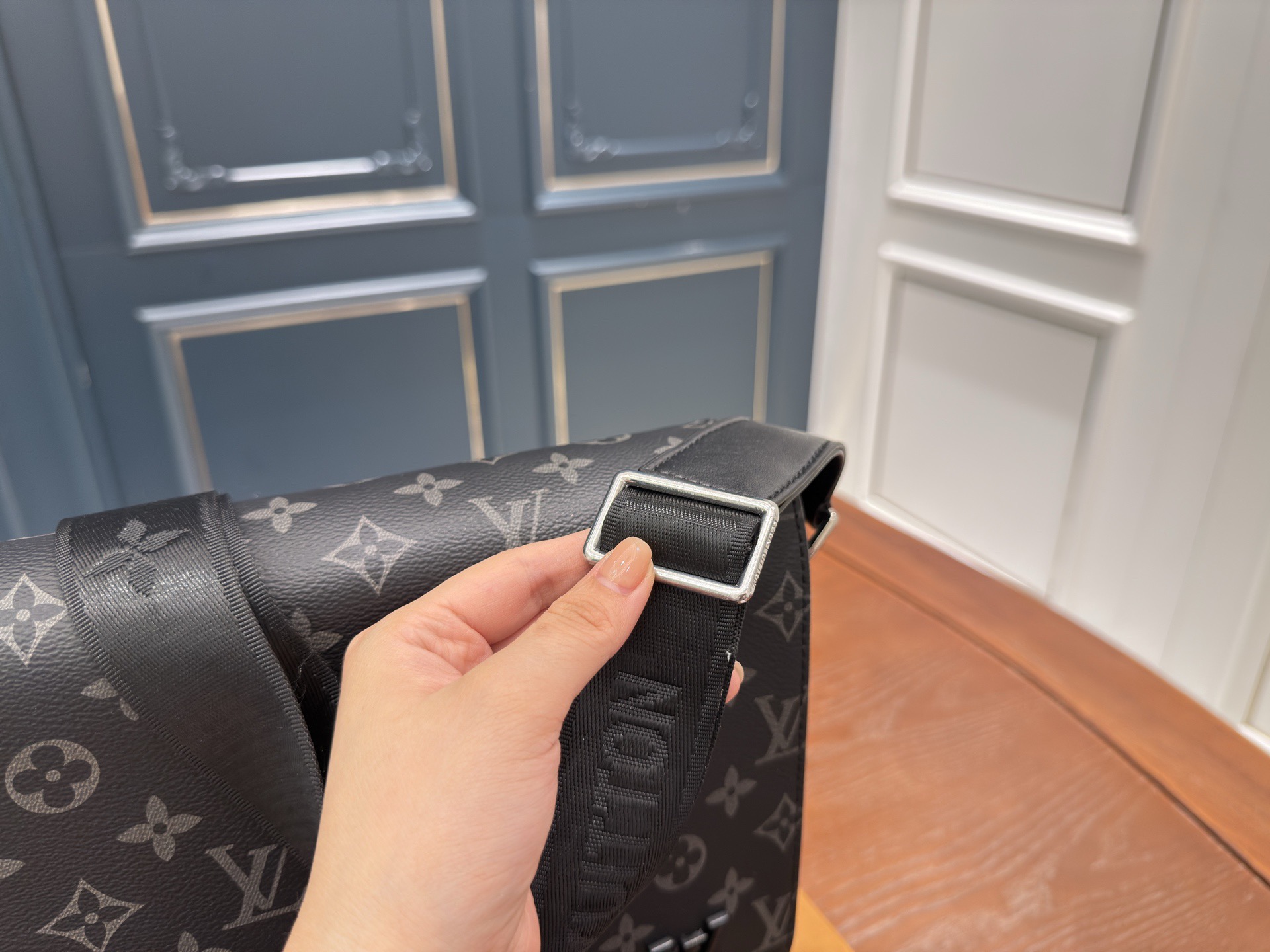 LV Men's Messenger shoulder Bag