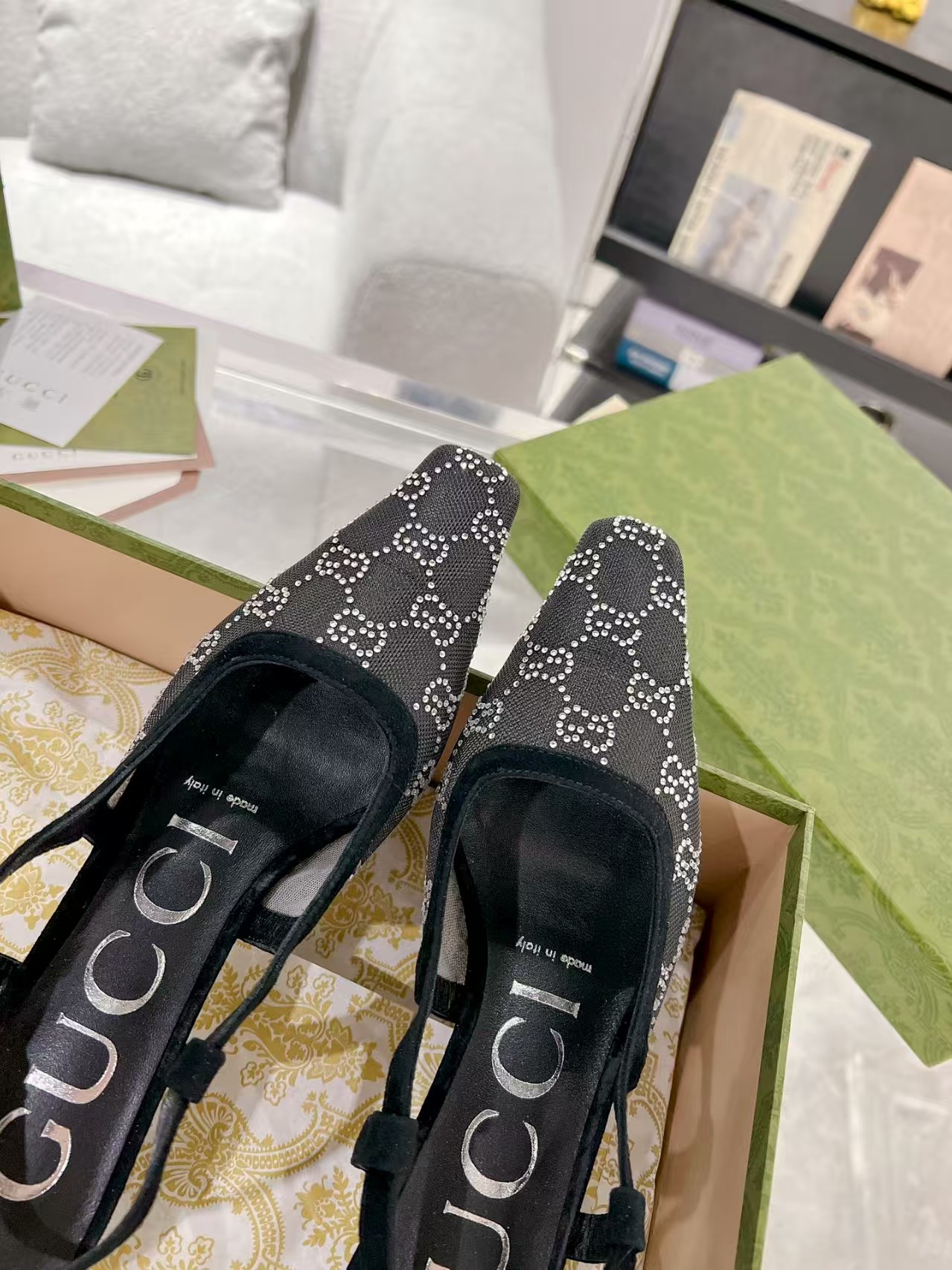 Gucci slippers sandals Stitched diamond mesh sandals