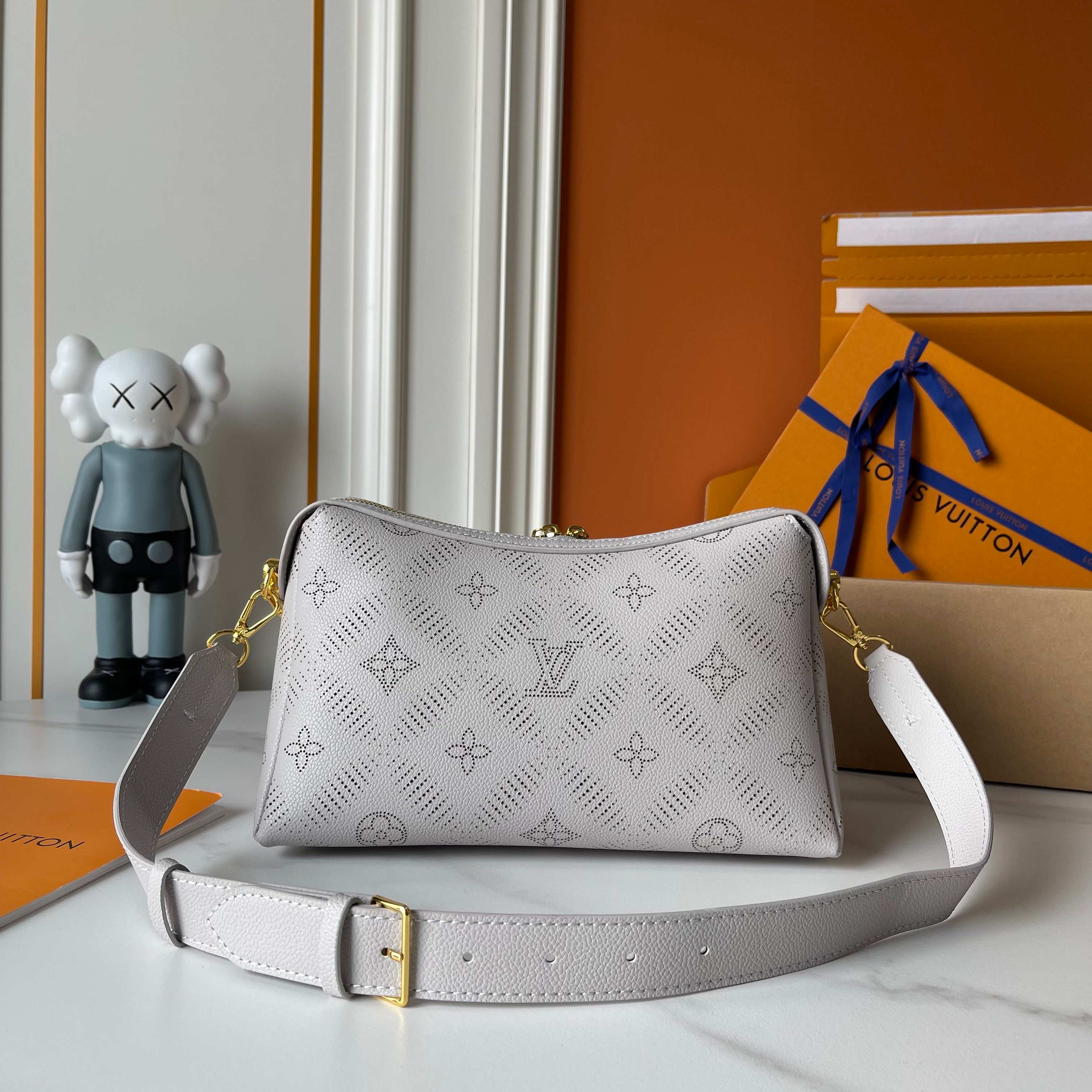 LV Mahina Hand It All chain shoulder bag