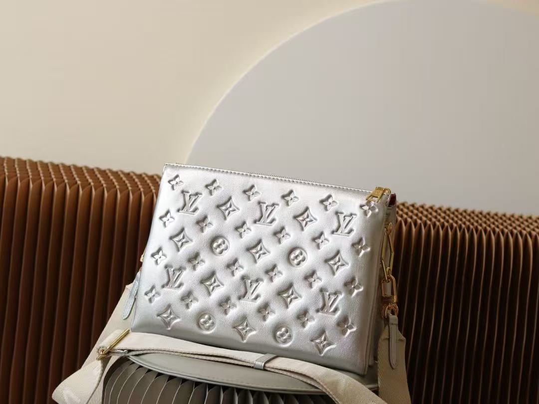Top version LV Coussin monogram bag