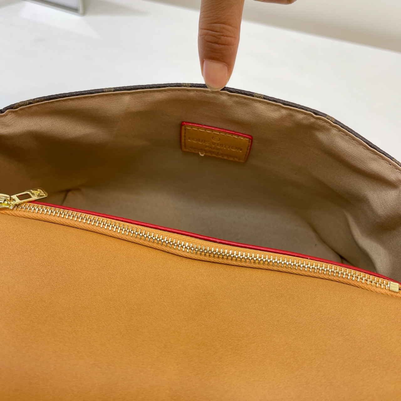 LV baguette crossbody bag 8A