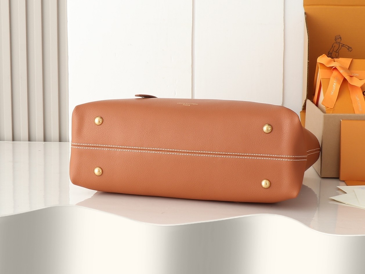 Top version high quality LV low key hobo bag