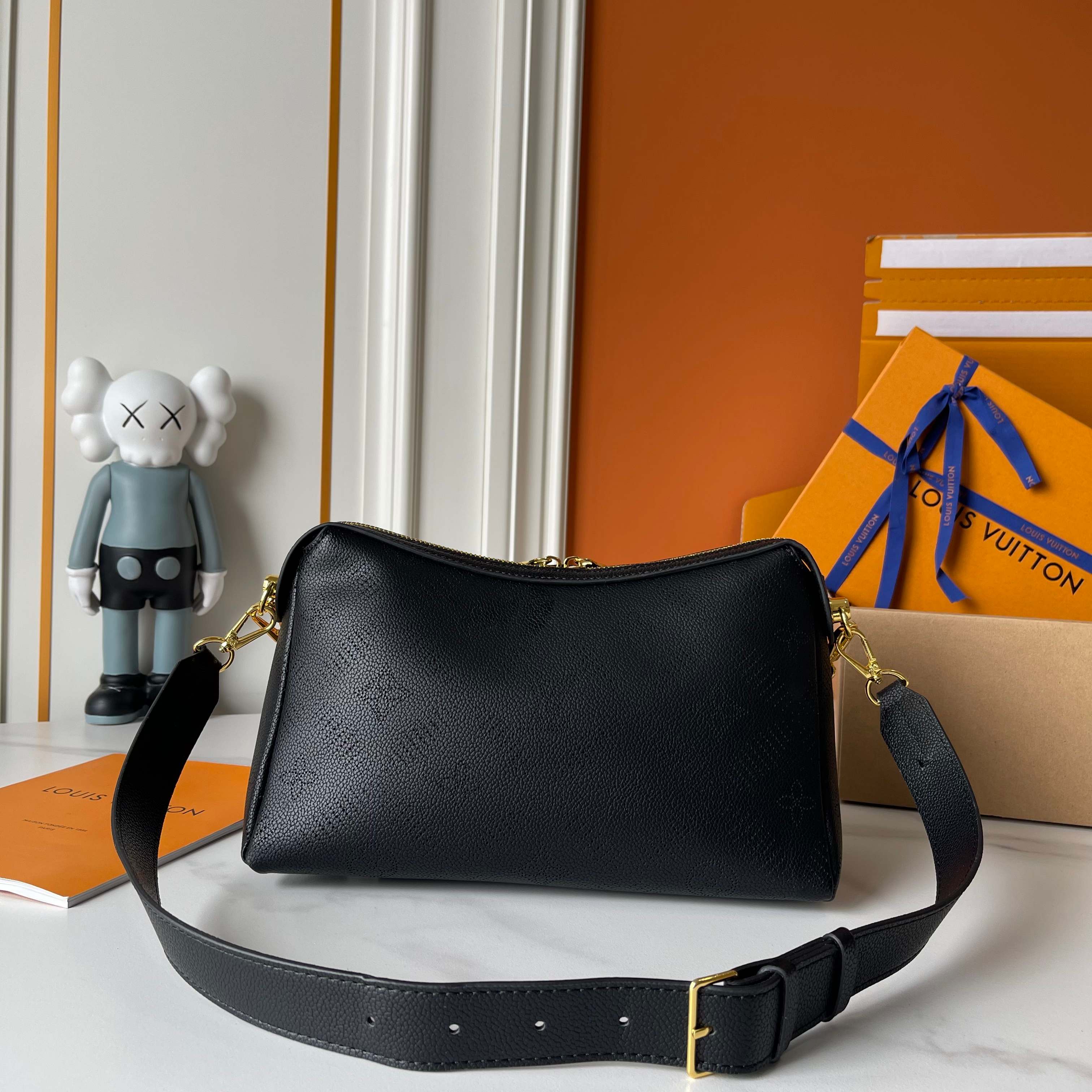 LV Mahina Hand It All chain shoulder bag