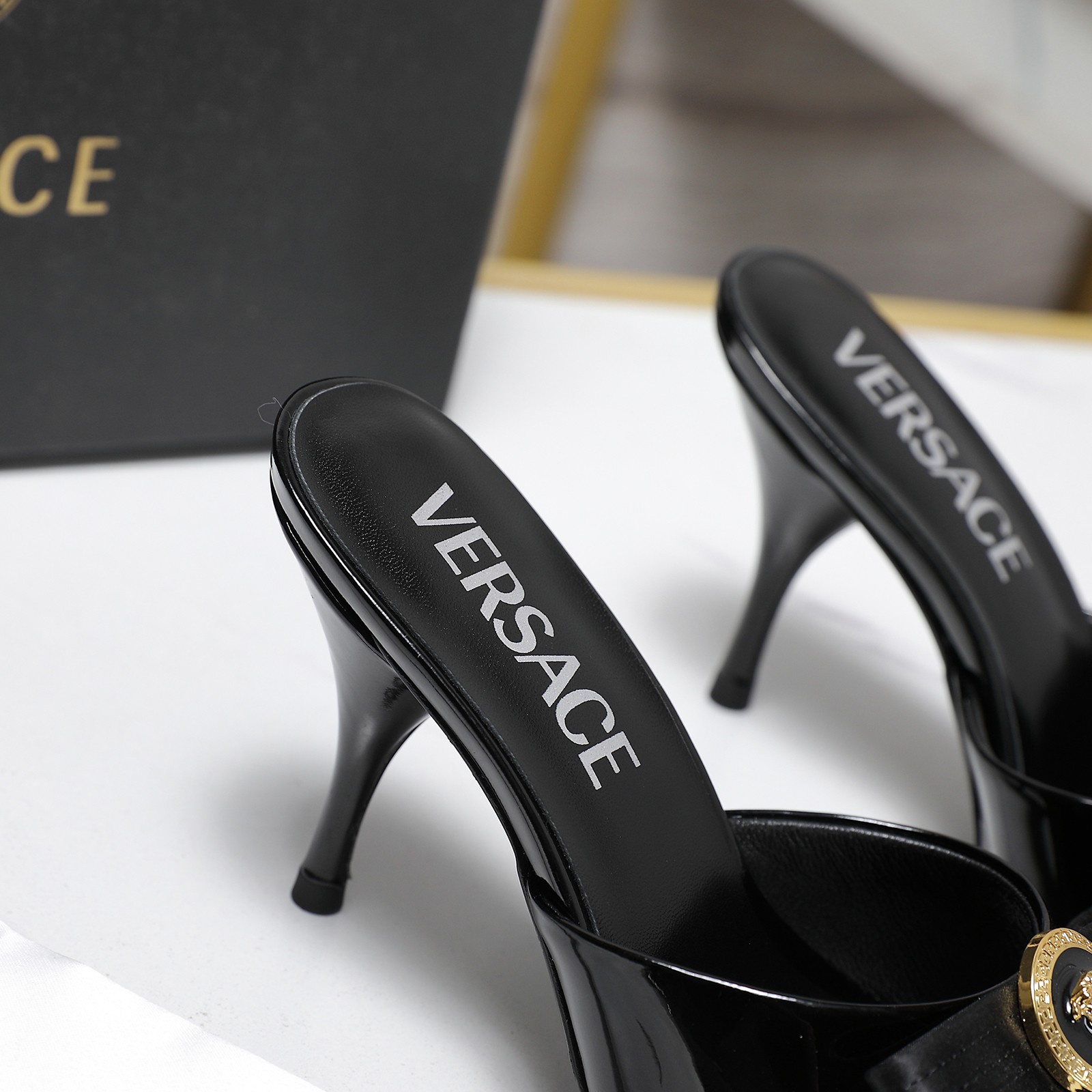 Versace 2025/SS  Dulisha buckle high-heeled sandals slippers