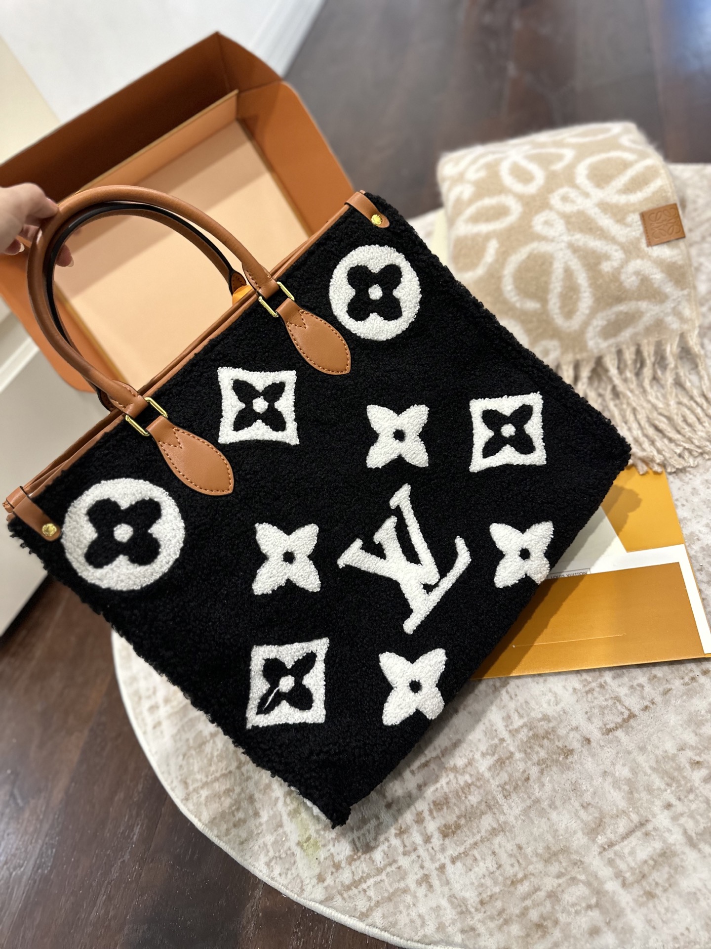 LV  Monogram  onthego bag