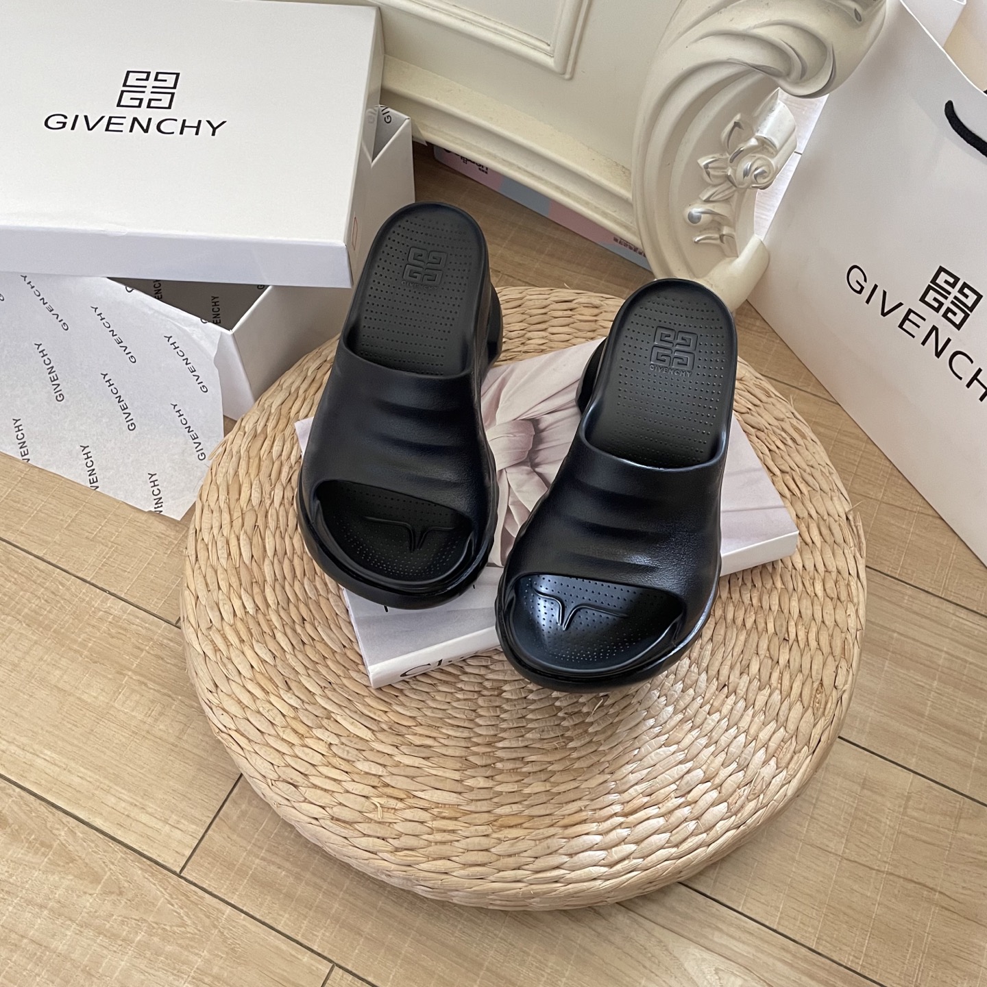 GIVENCHY Marshmallow Slides Thick-Sole Slides Wedge Heel Slides Thick-Sole