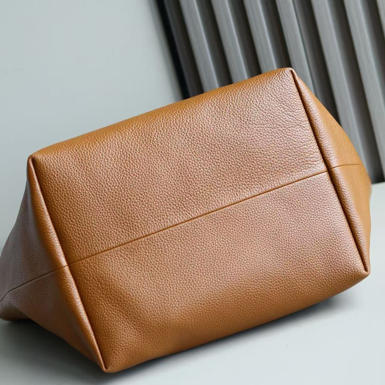 Top version Gucci Totissima double-sided tote bag