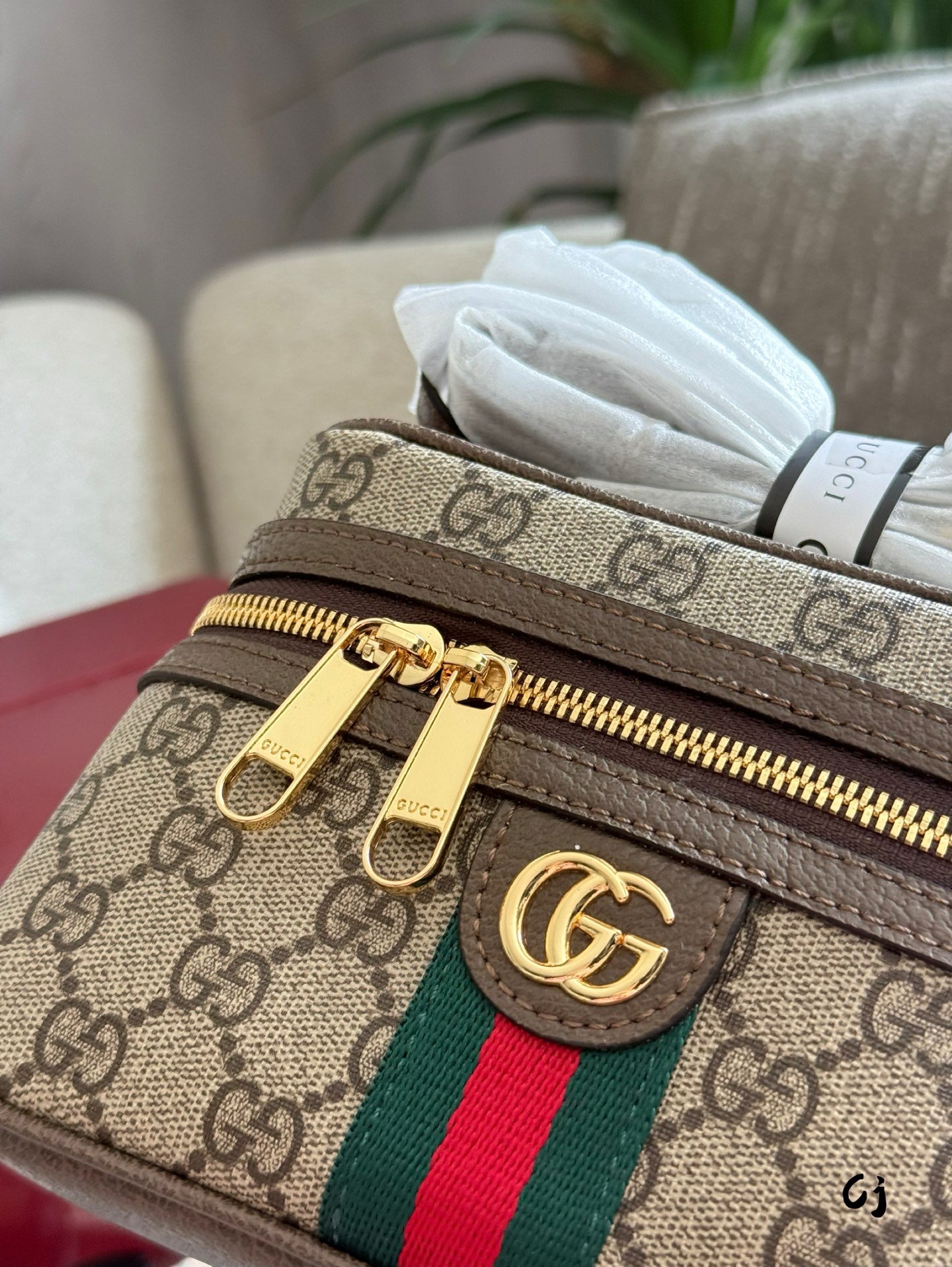 Gucci cosmetic bag LP lunch bag Leather shoulder bag
