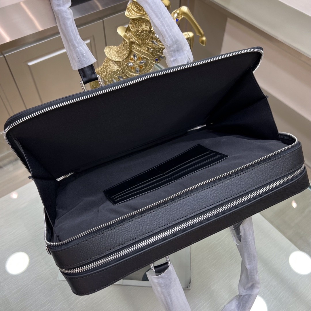 Top version Montblanc International black handbag