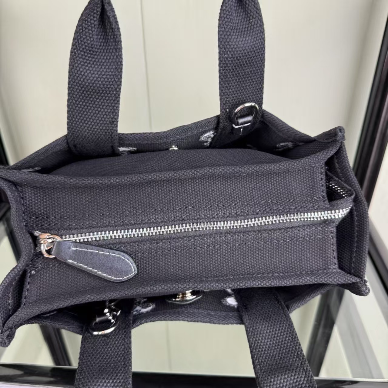 Coach CBF70 Snoopy embroider tote bag