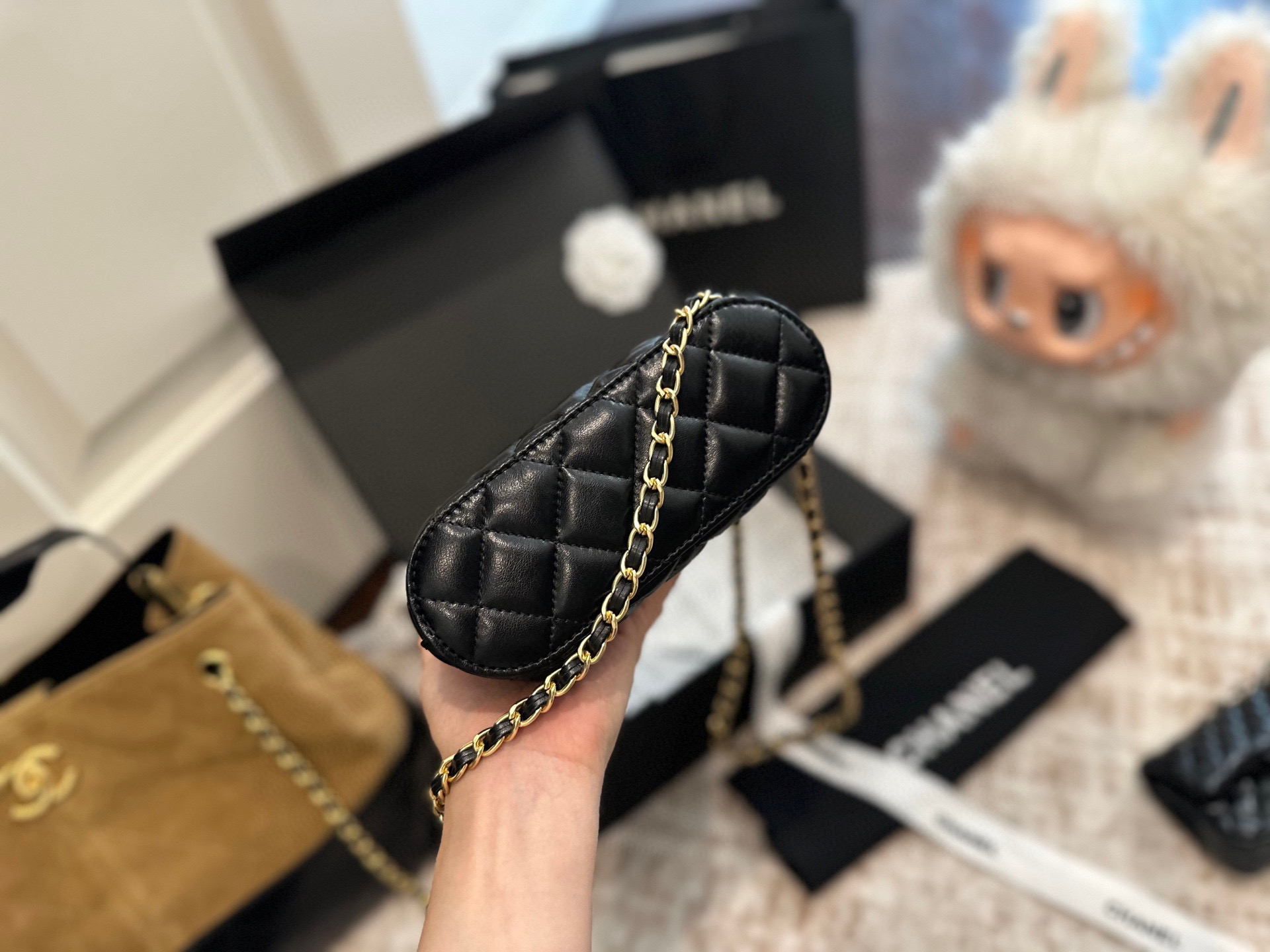 CHANEL 25a hand-held chain bag