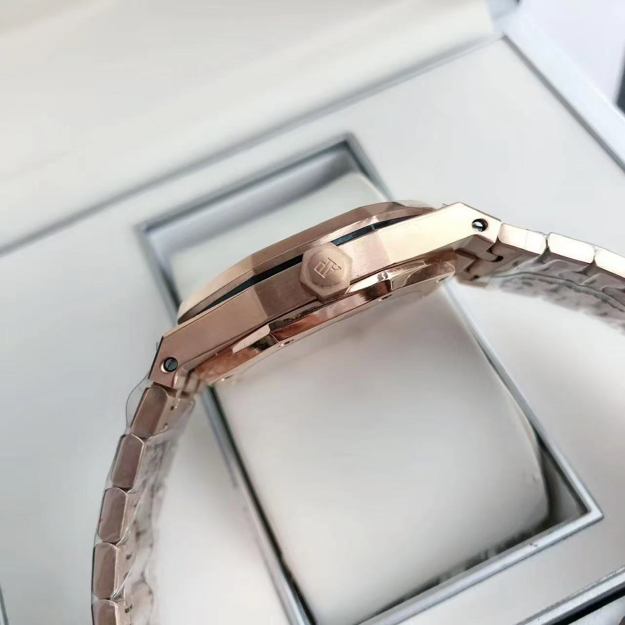 Audemars Piguet 15400 series wristwatch