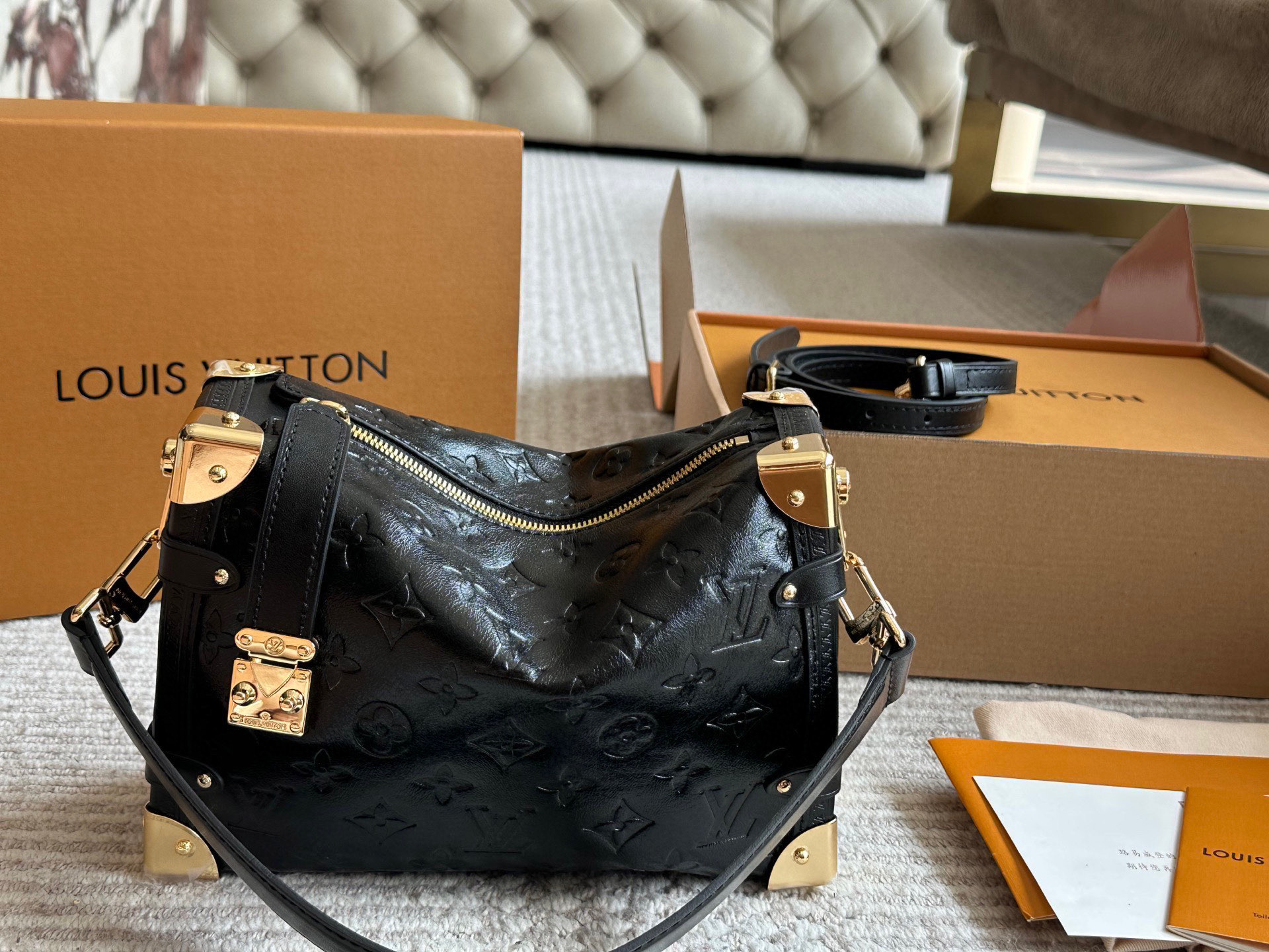 LV 25trunk suitcase bag