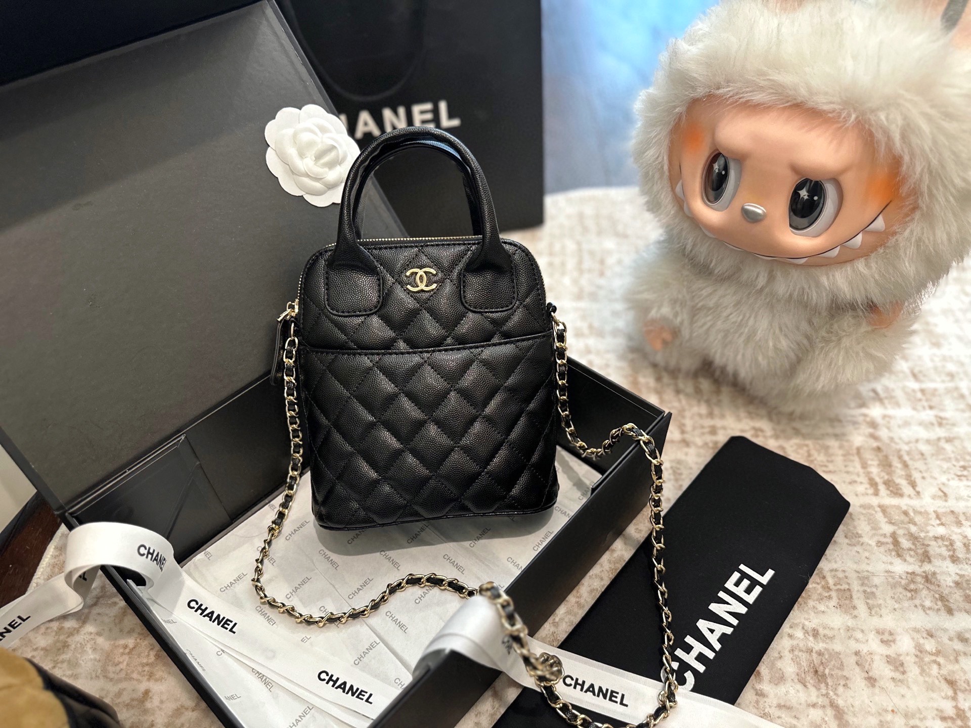 CHANEL 25a hand-held chain bag