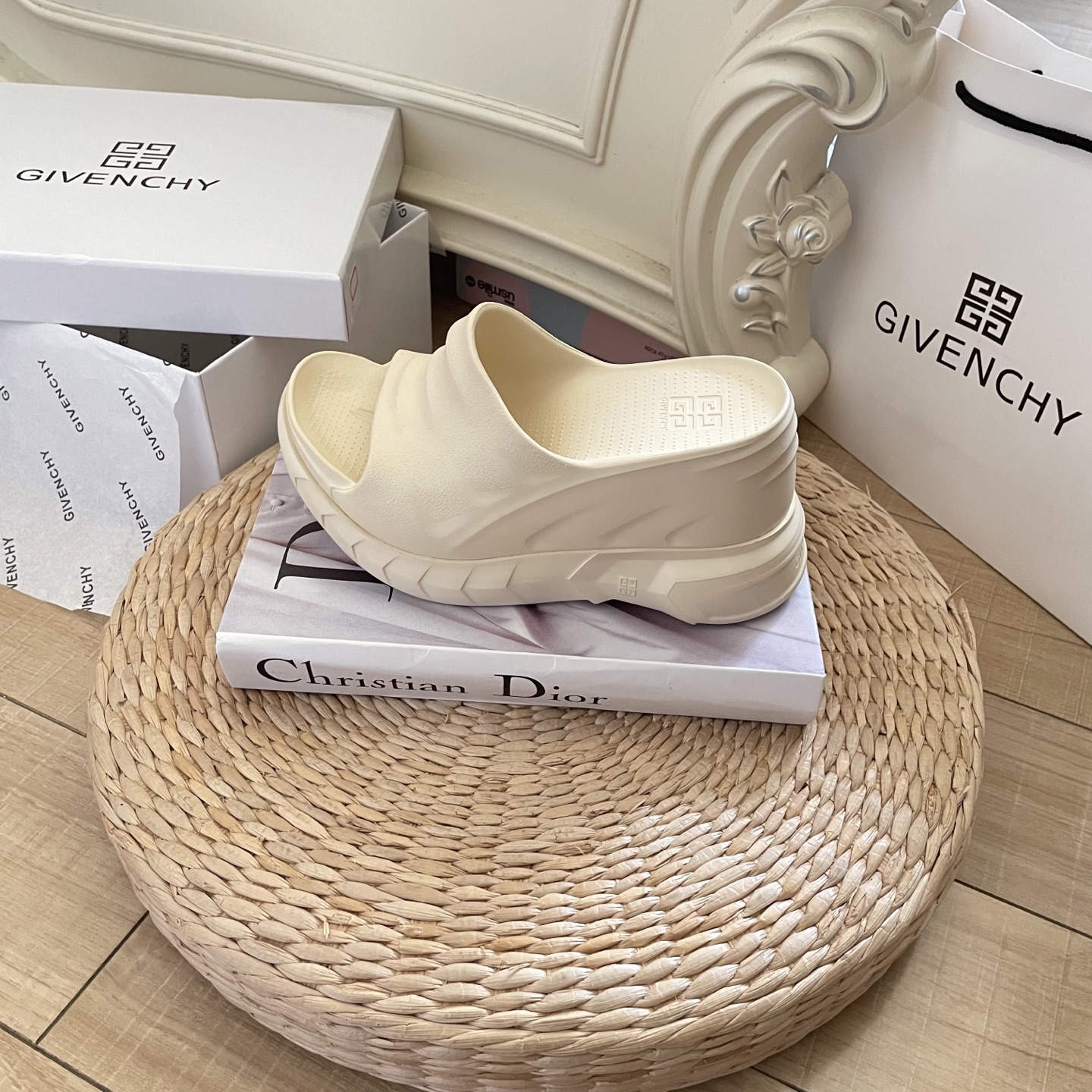 GIVENCHY Marshmallow Slides Thick-Sole Slides Wedge Heel Slides Thick-Sole