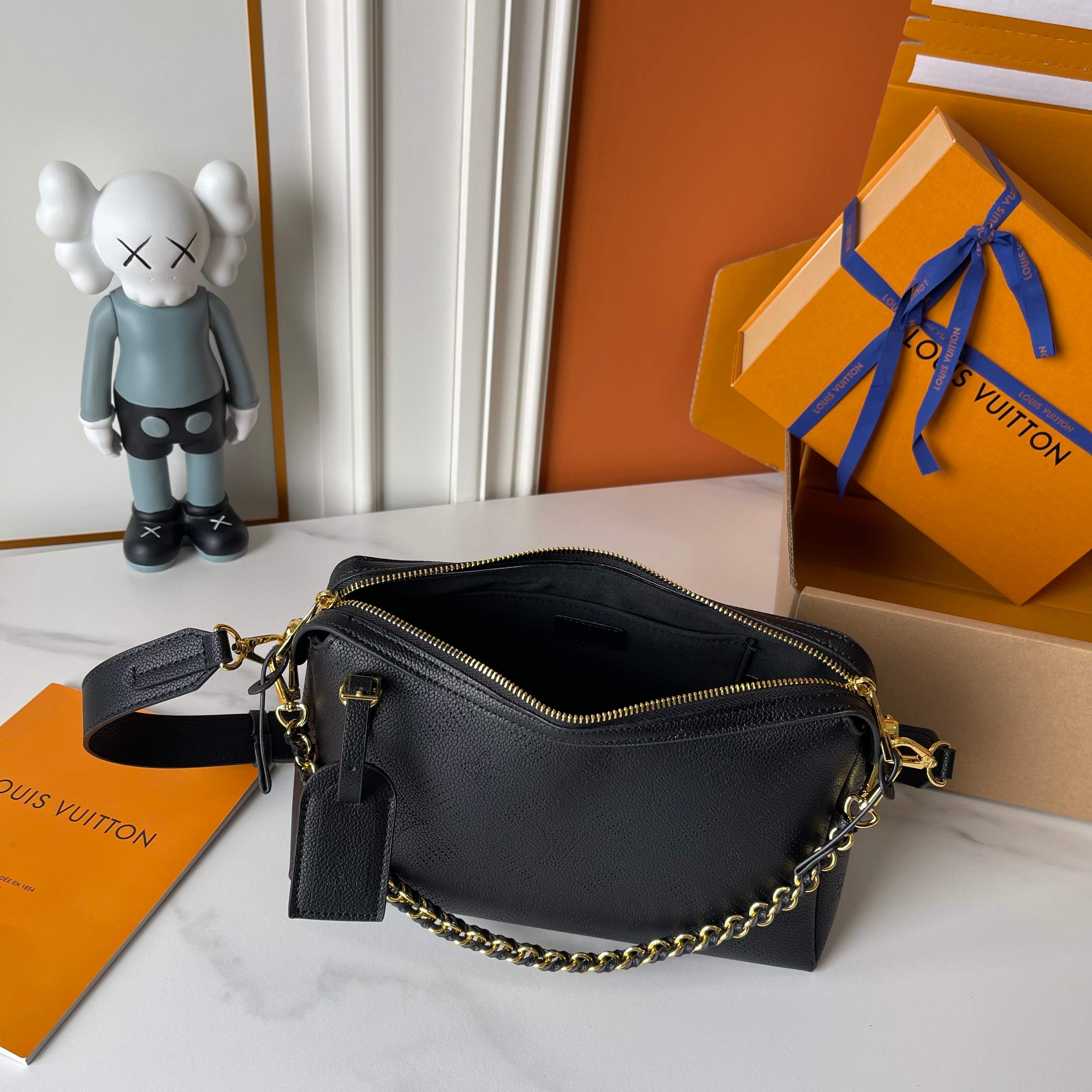 LV Mahina Hand It All chain shoulder bag