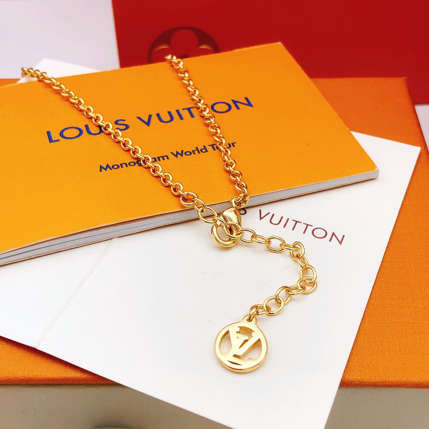 LV black diamond necklace