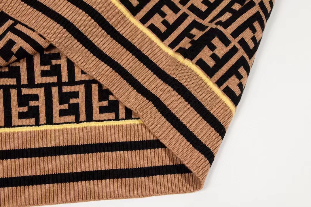 FENDI FW Crew Neck Long-Sleeved Knit Sweater