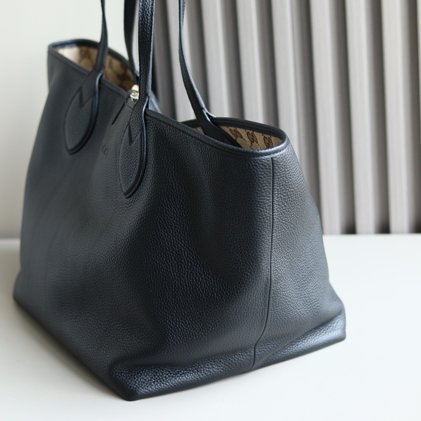 Top version Gucci Totissima double-sided tote bag