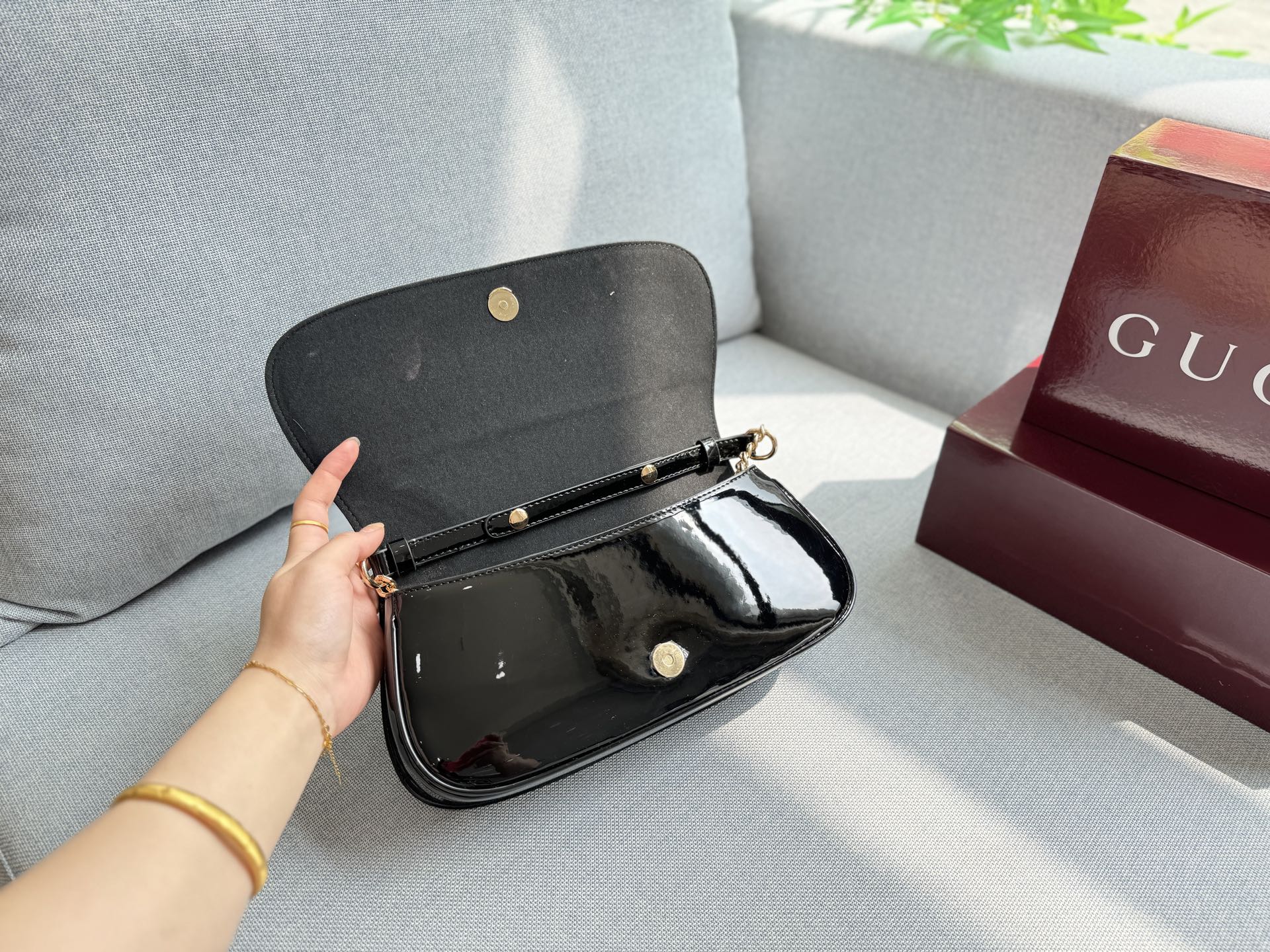 Gucci Blondie enamel chain bag