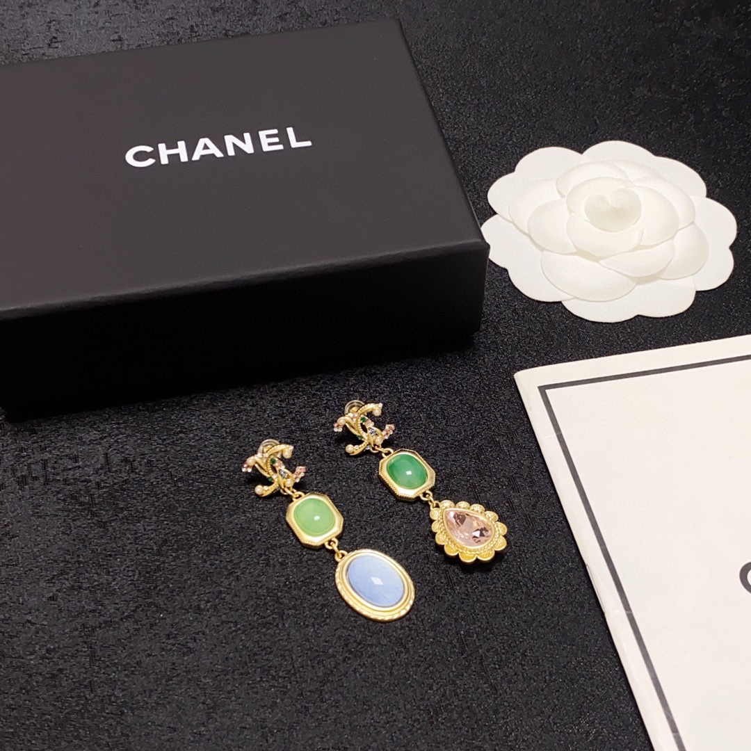 Chanel pink diamond agate stud earrings