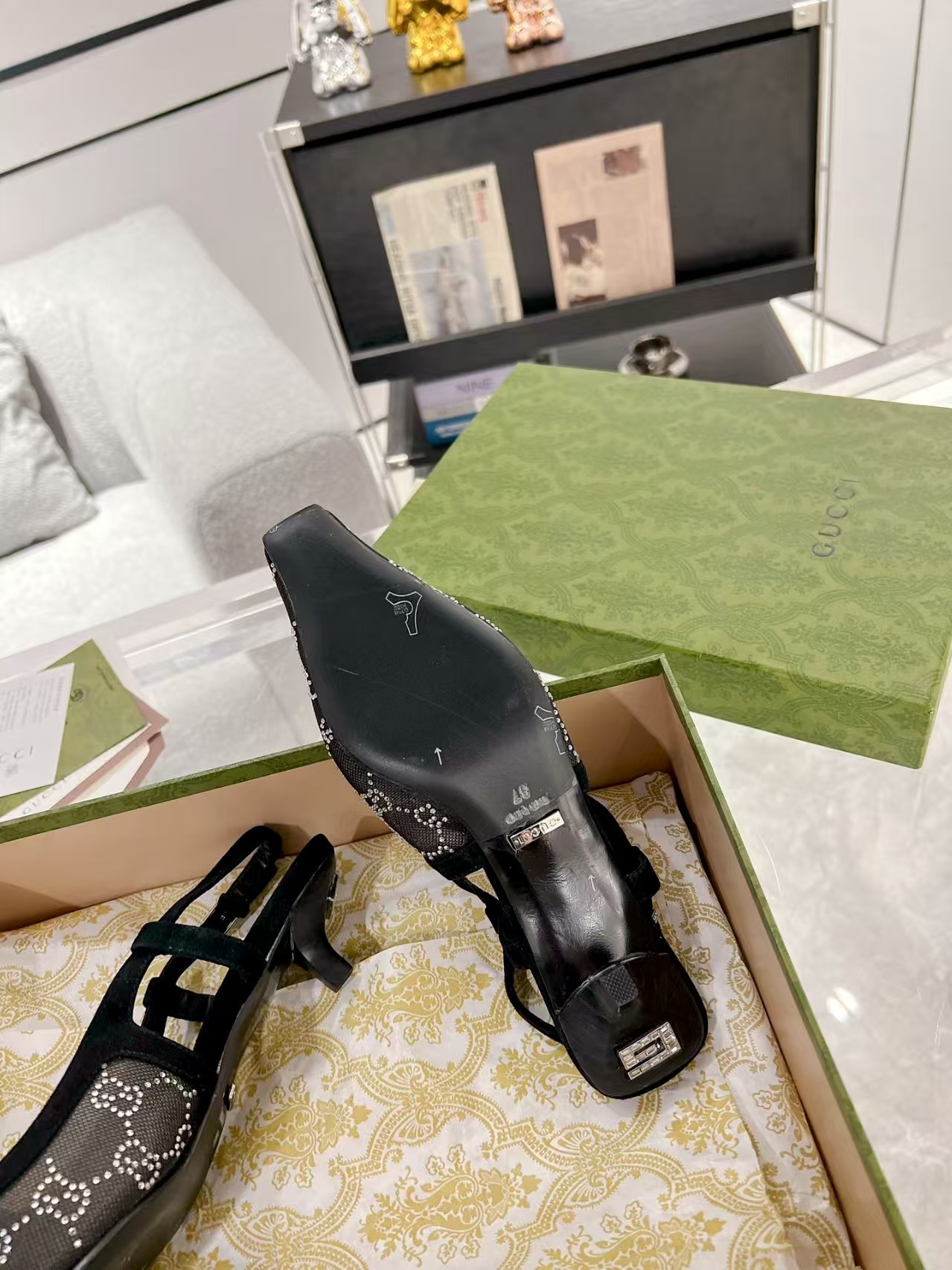 Gucci slippers sandals Stitched diamond mesh sandals