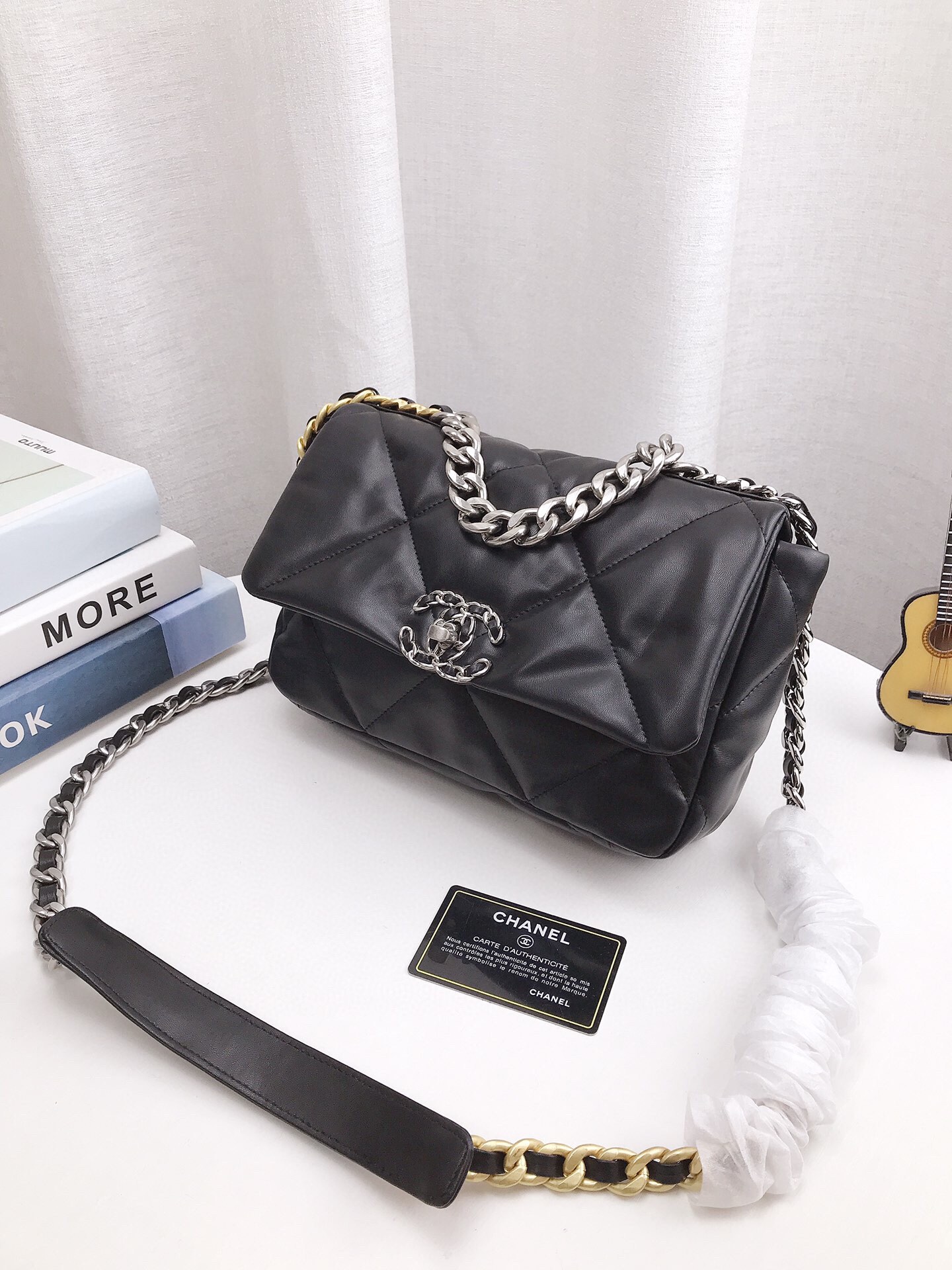 Chanel19 chain crossbody bag 25cm