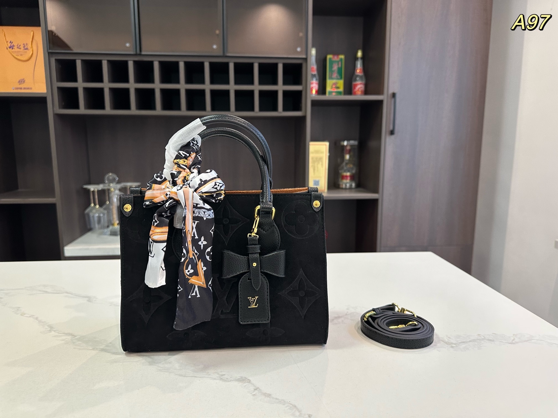 LV ONTHEGO Beaver Fur Tote Bag