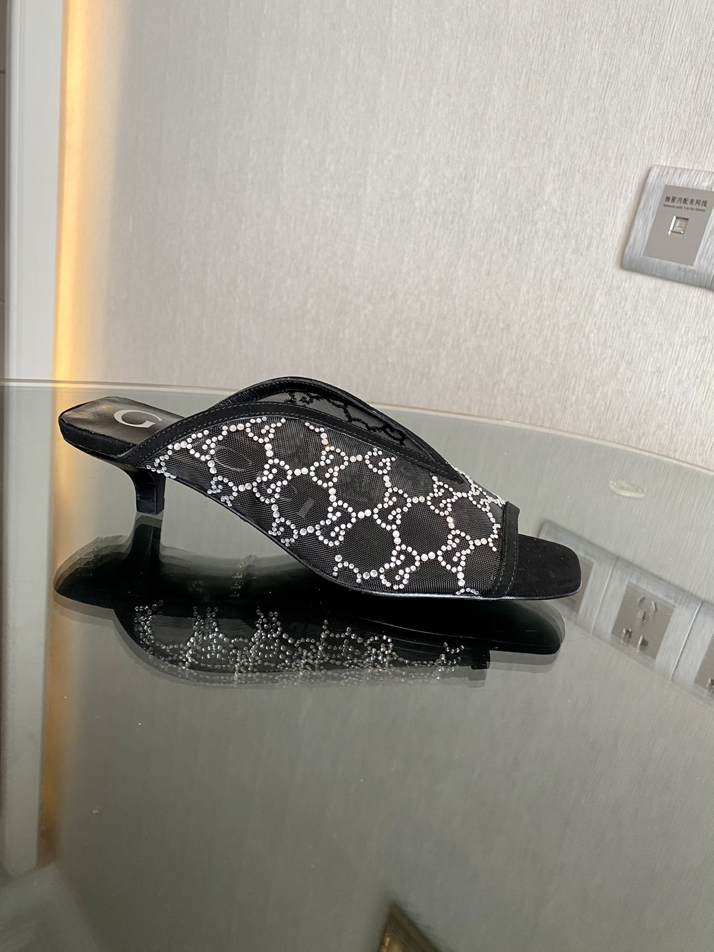 Gucci low-heeled shoes sandals