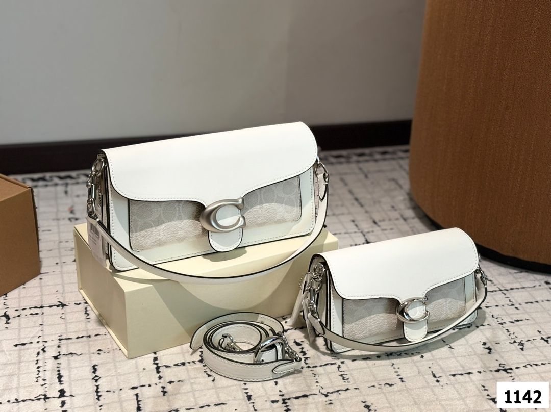 Coach TABBY 26 underarm crossbody bag