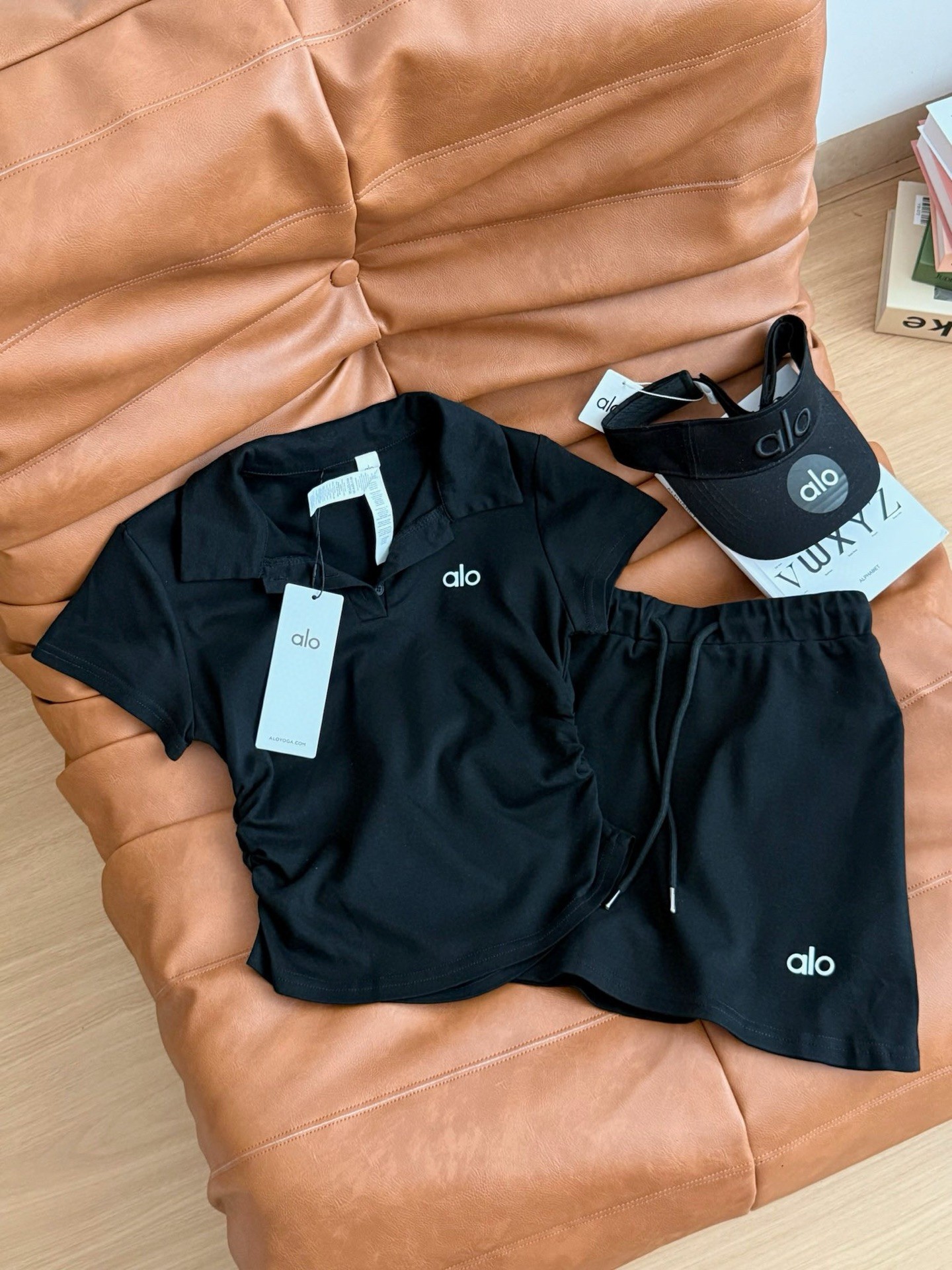 ALO simple plog lining two-piece set