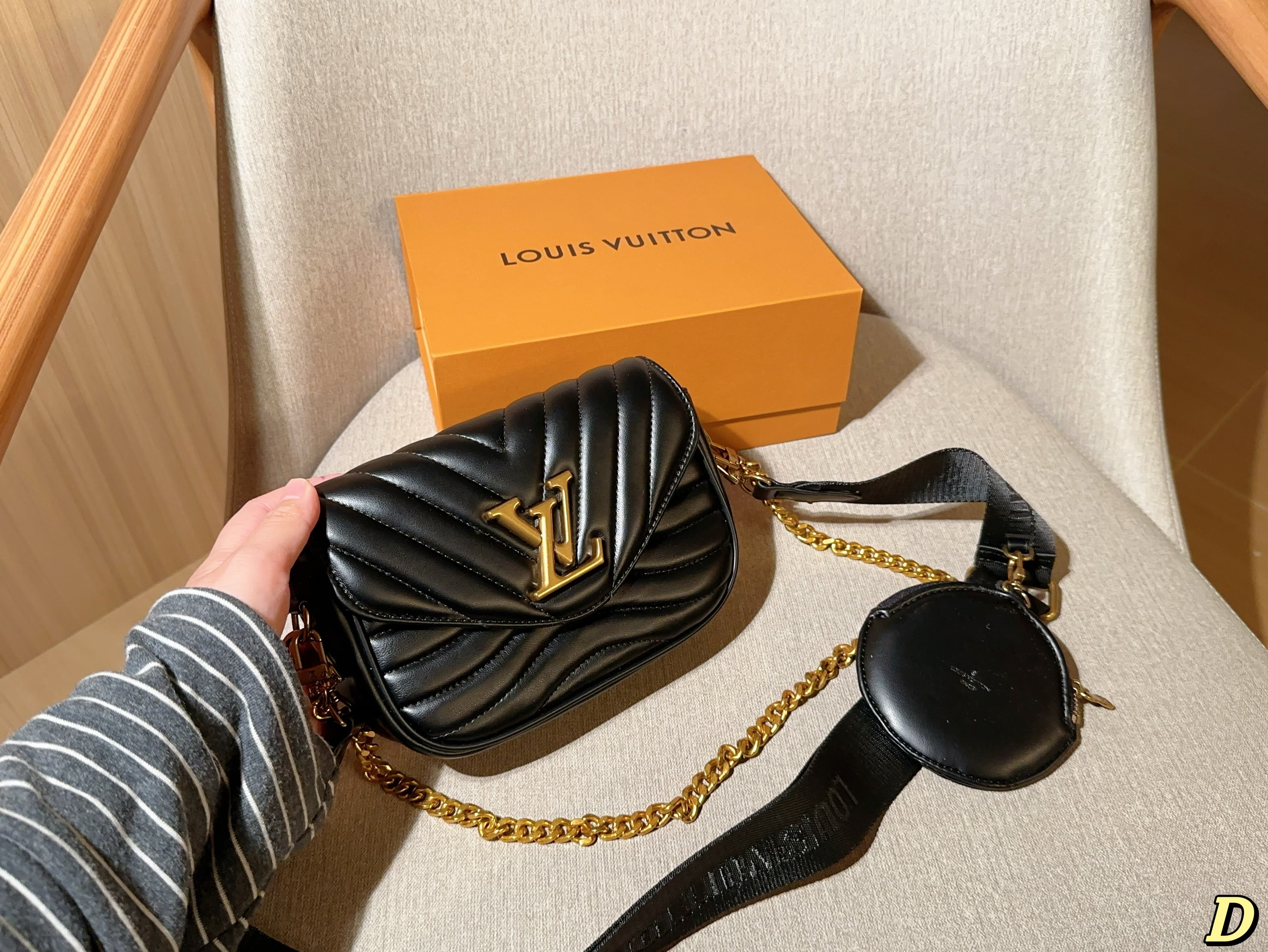 LV / Louis Vuitton NEW WAVE single shoulder crossbody bag