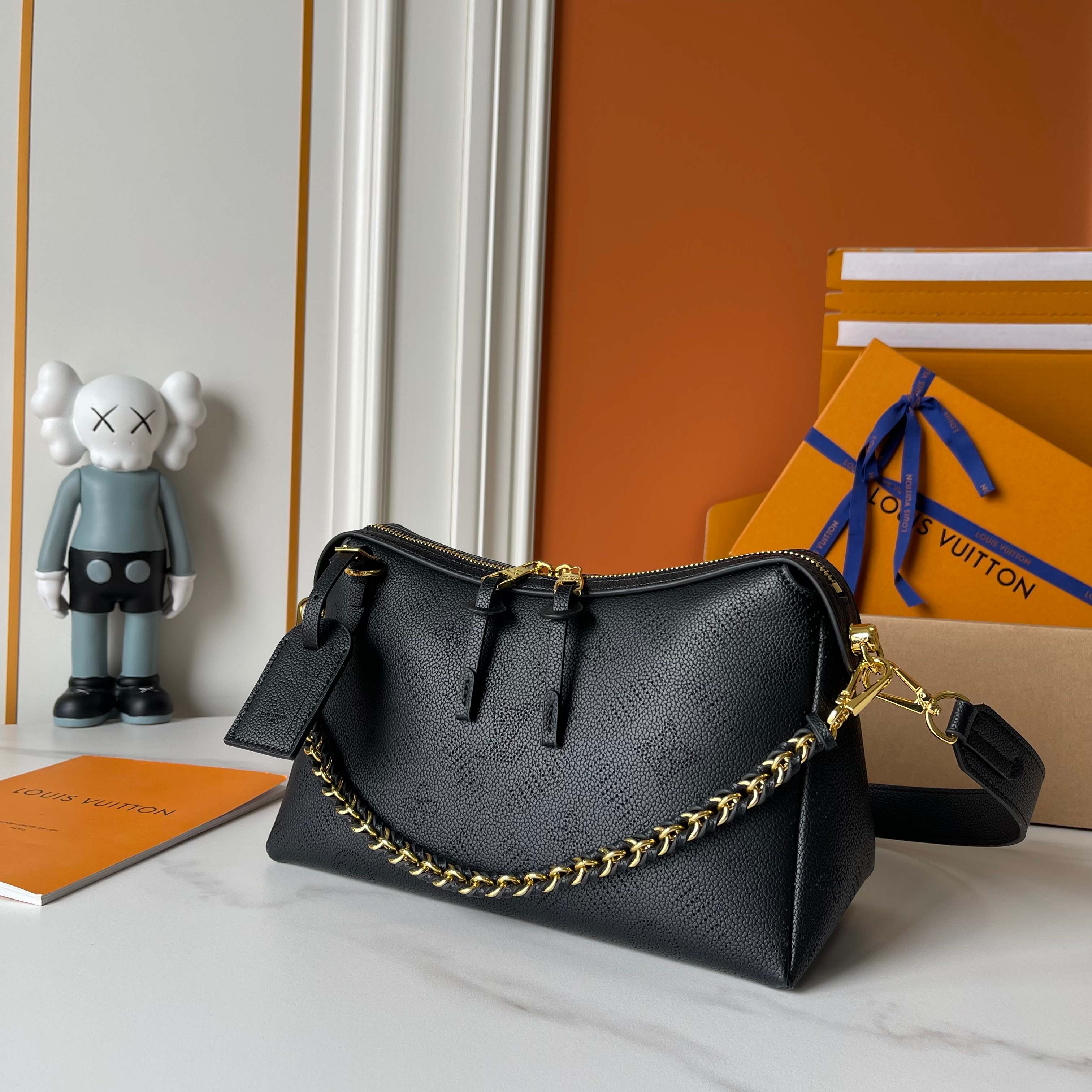 LV Mahina Hand It All chain shoulder bag