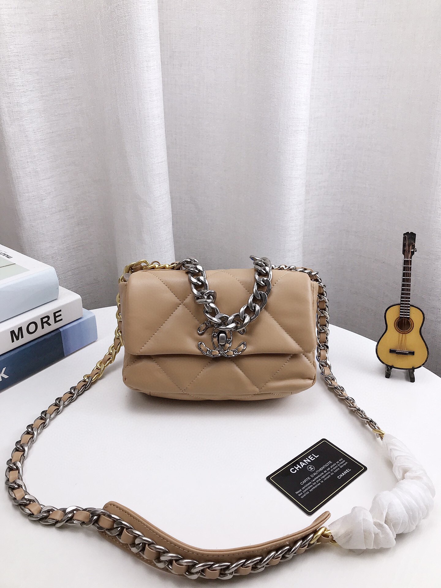 Chanel19 chain crossbody bag 20cm
