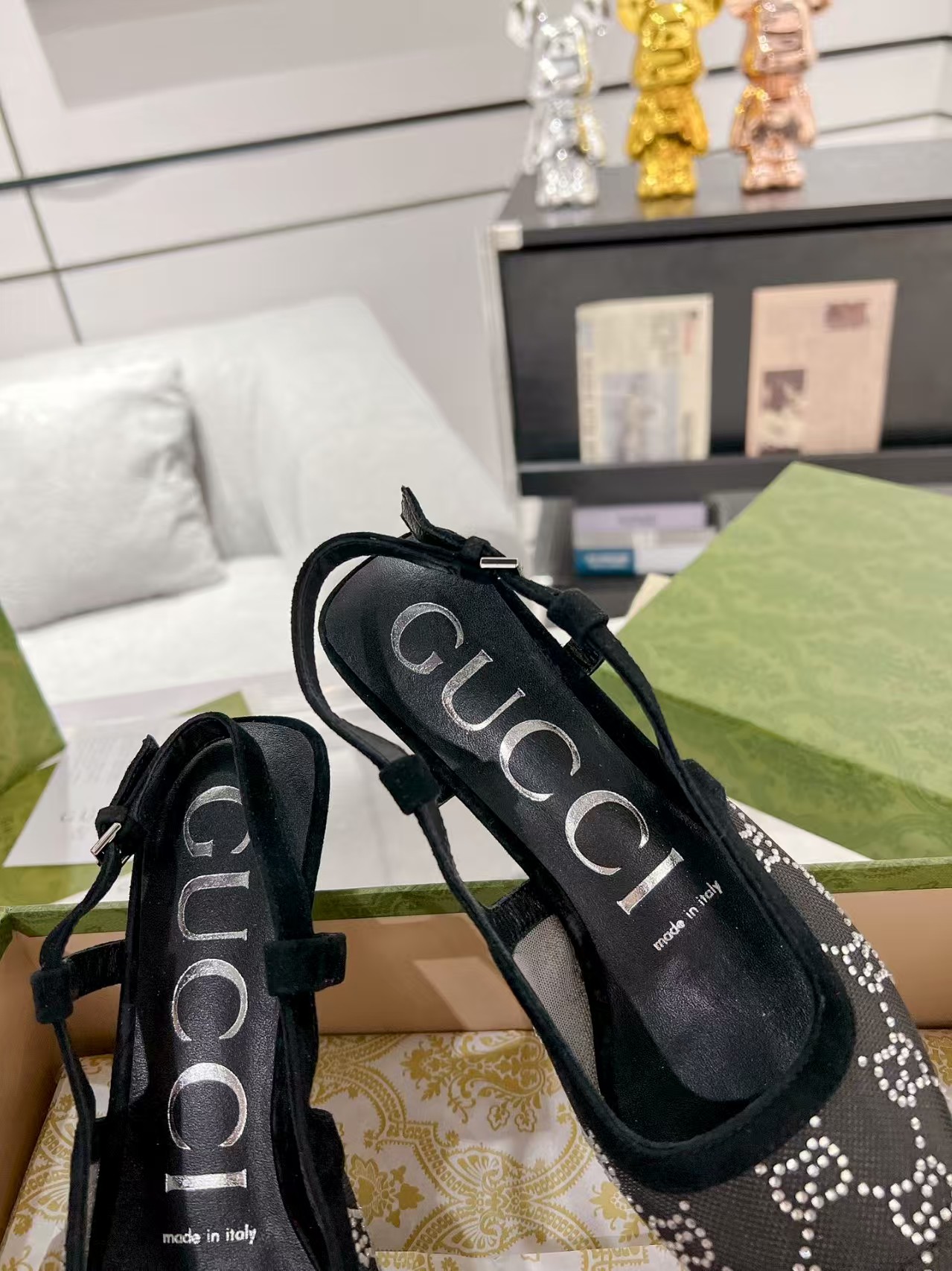 Gucci slippers sandals Stitched diamond mesh sandals