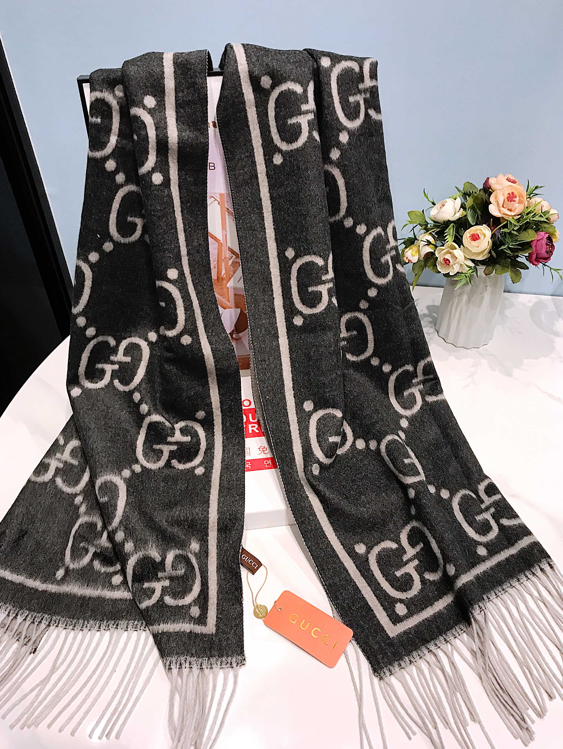 Gucci Cowl classic double-sided soft