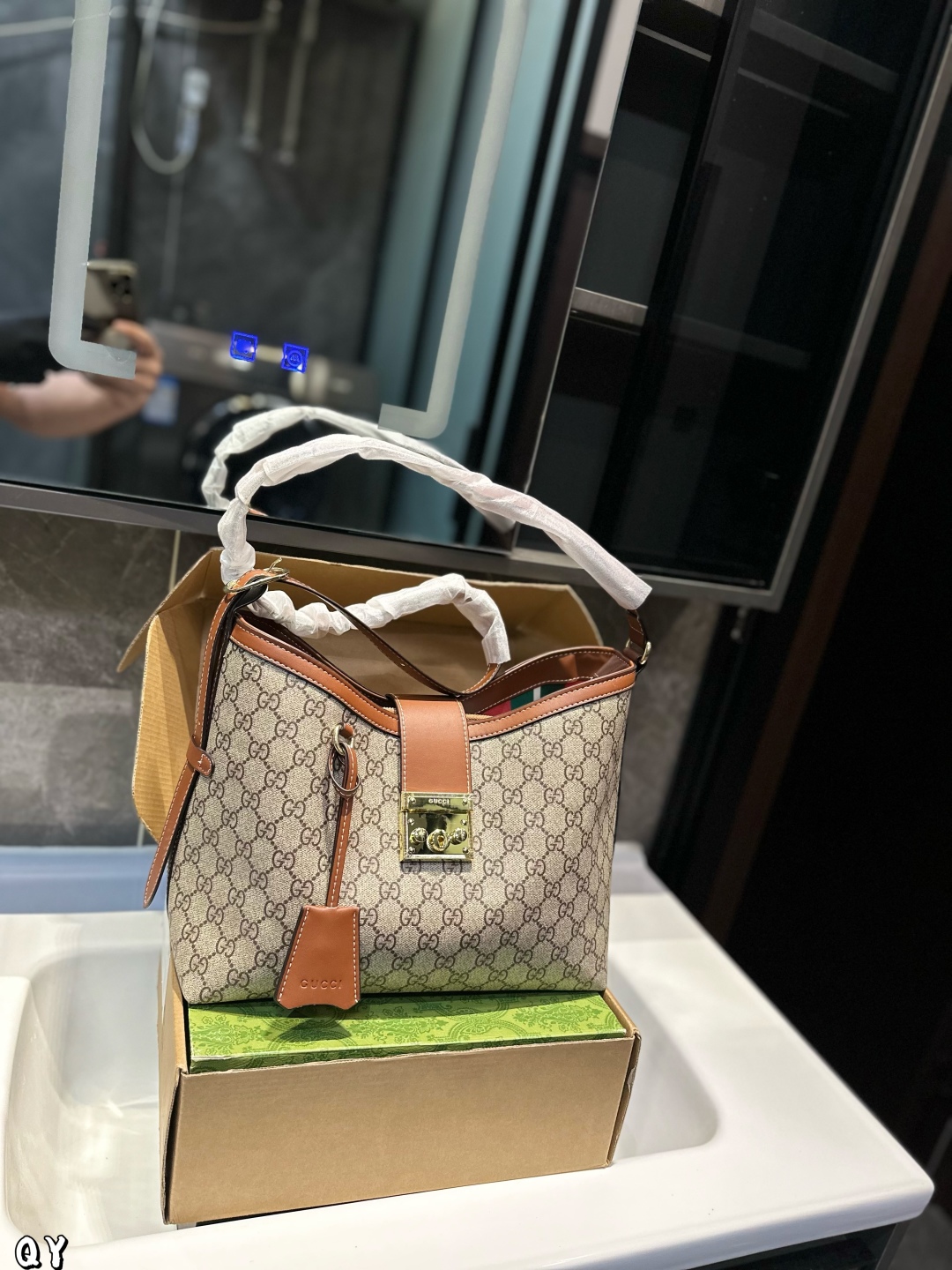 Gucci padlock classic handbag Simple and versatile