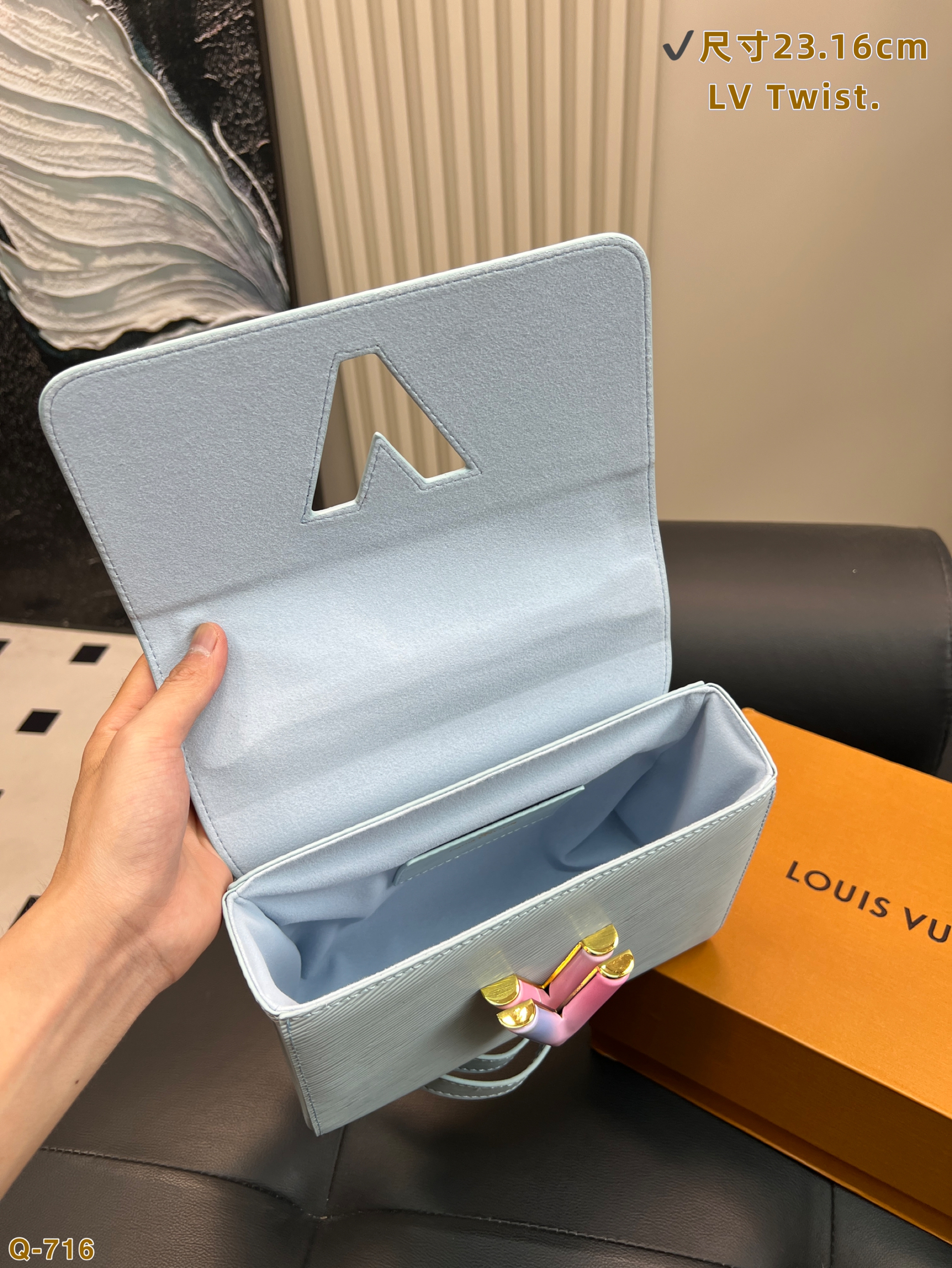 Louis Vuitton twist chain bag