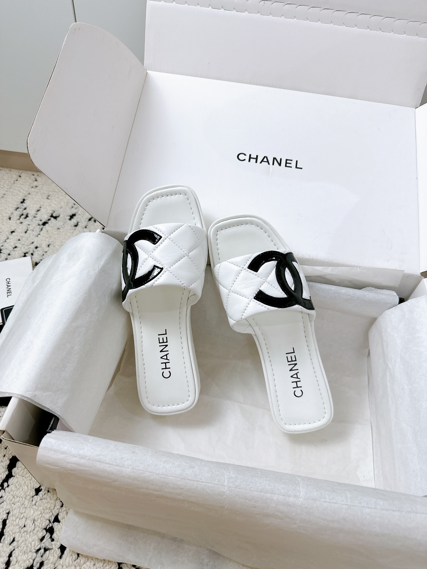 Chanel Kangpeng slippers