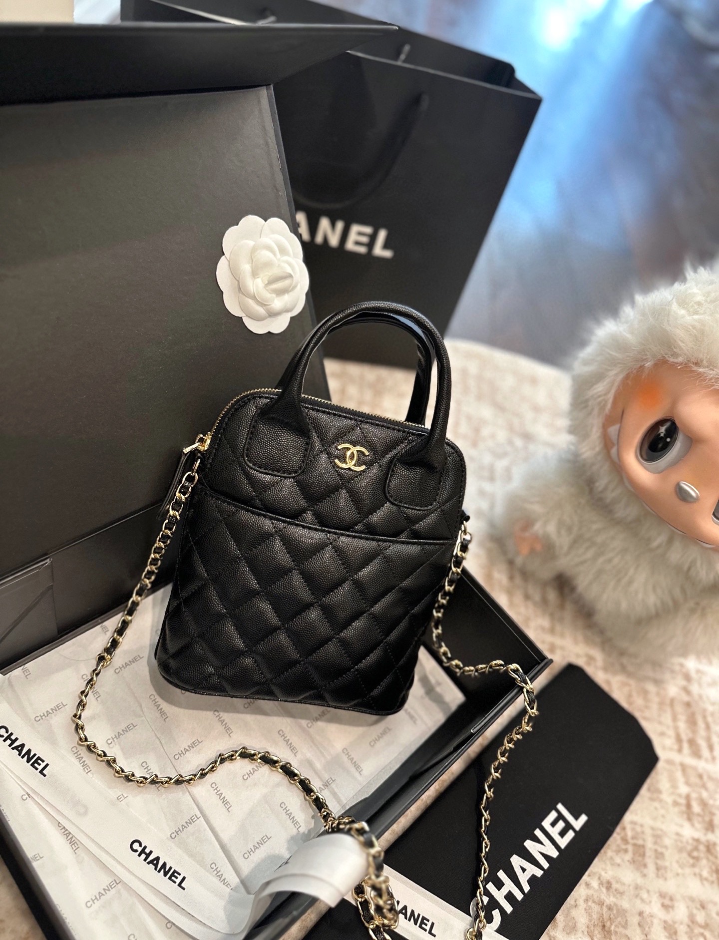 CHANEL 25a hand-held chain bag