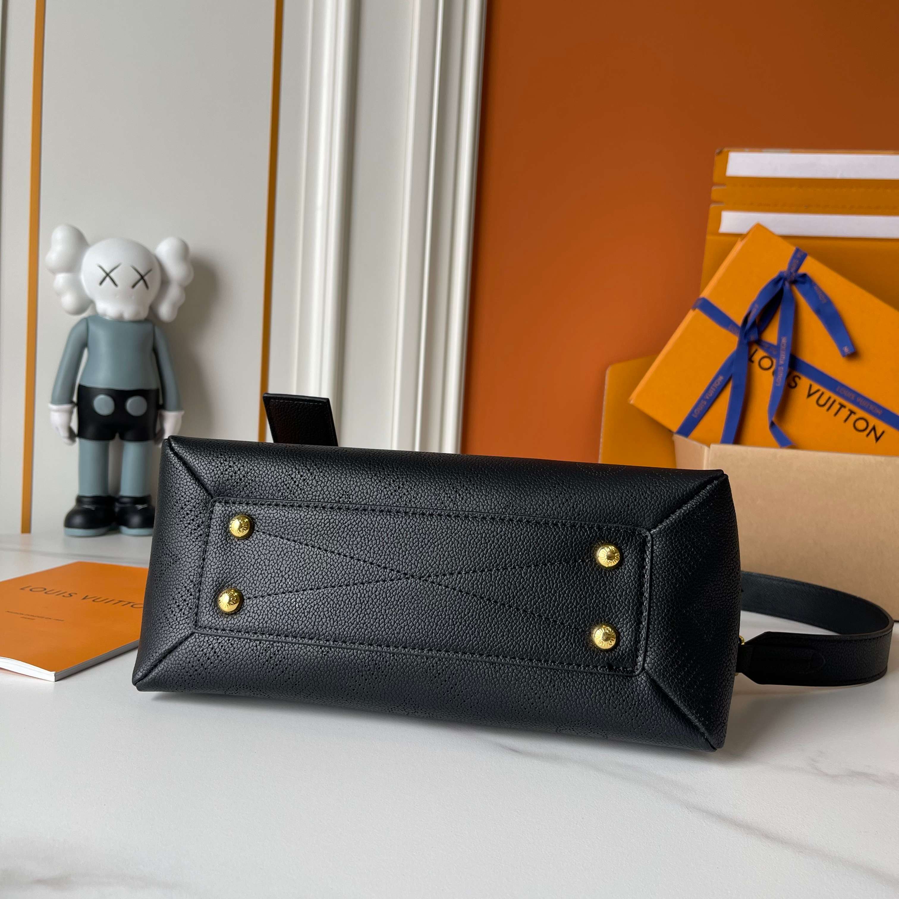 LV Mahina Hand It All chain shoulder bag